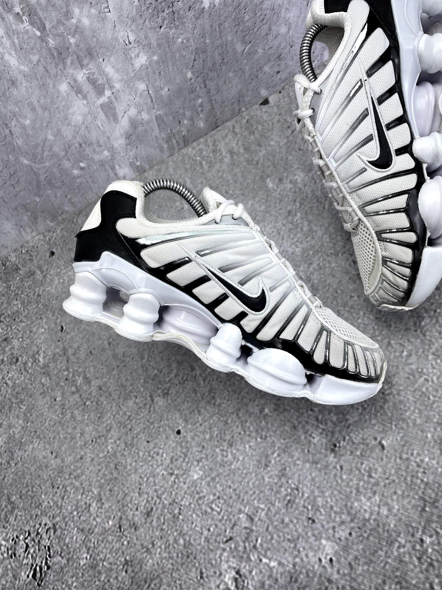 Nike Air VaporMax Plus — buty sportowe damskie w bardzo dobrym stanie rozmiar 37.5, wewnętrzny panel lewego buta