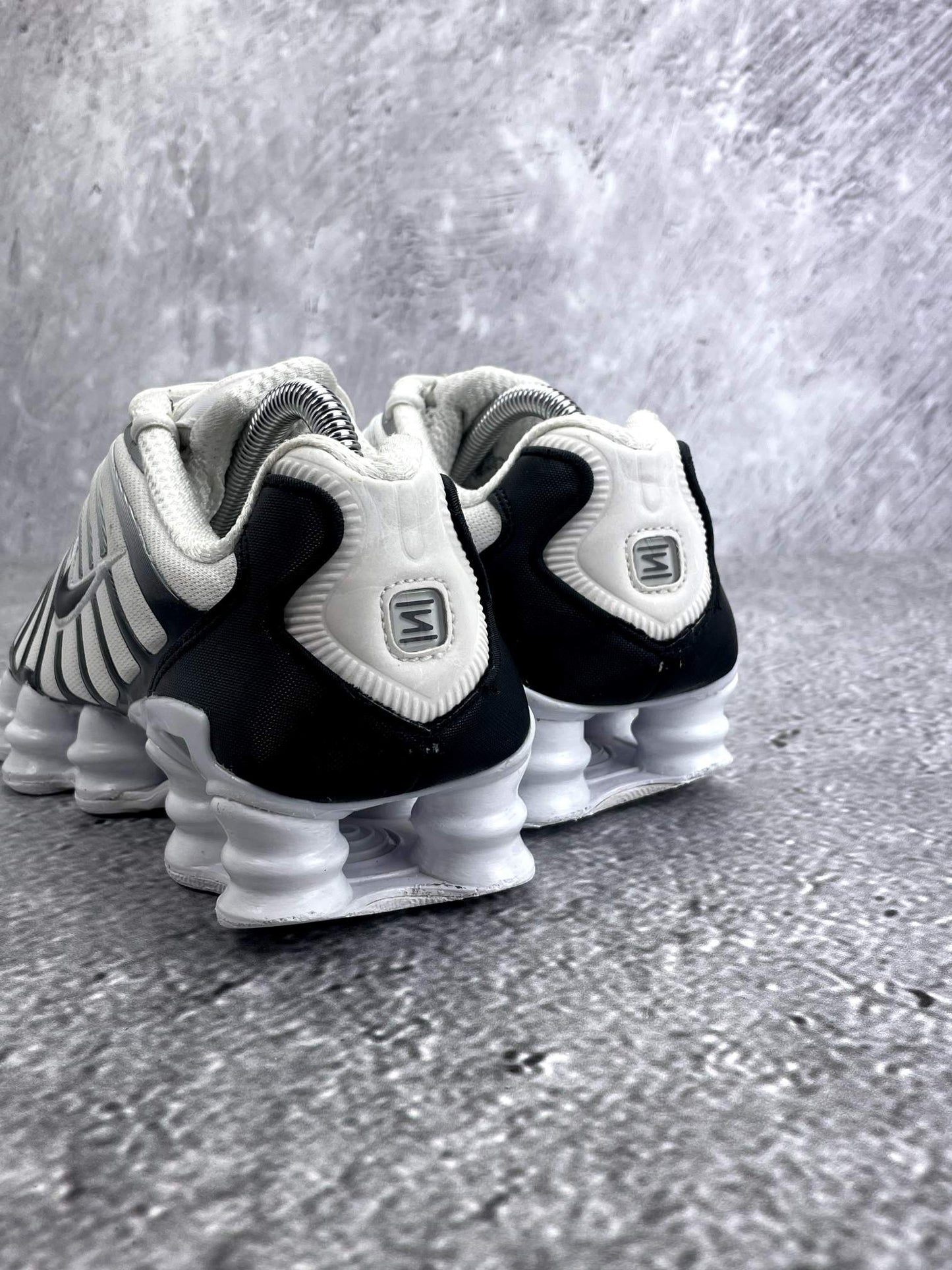Nike Air VaporMax Plus — buty sportowe damskie w bardzo dobrym stanie rozmiar 37.5, widok z tyłu