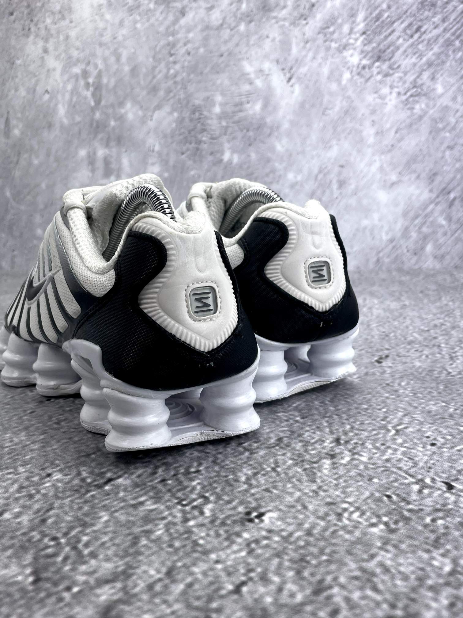 Nike Air VaporMax Plus — buty sportowe damskie w bardzo dobrym stanie rozmiar 37.5, widok z tyłu