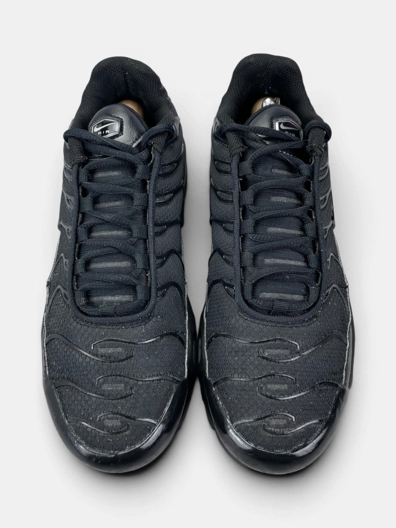 Nike Air Max Plus Triple Black — buty sportowe męskie w bardzo dobrym stanie rozmiar 41, widok z góry