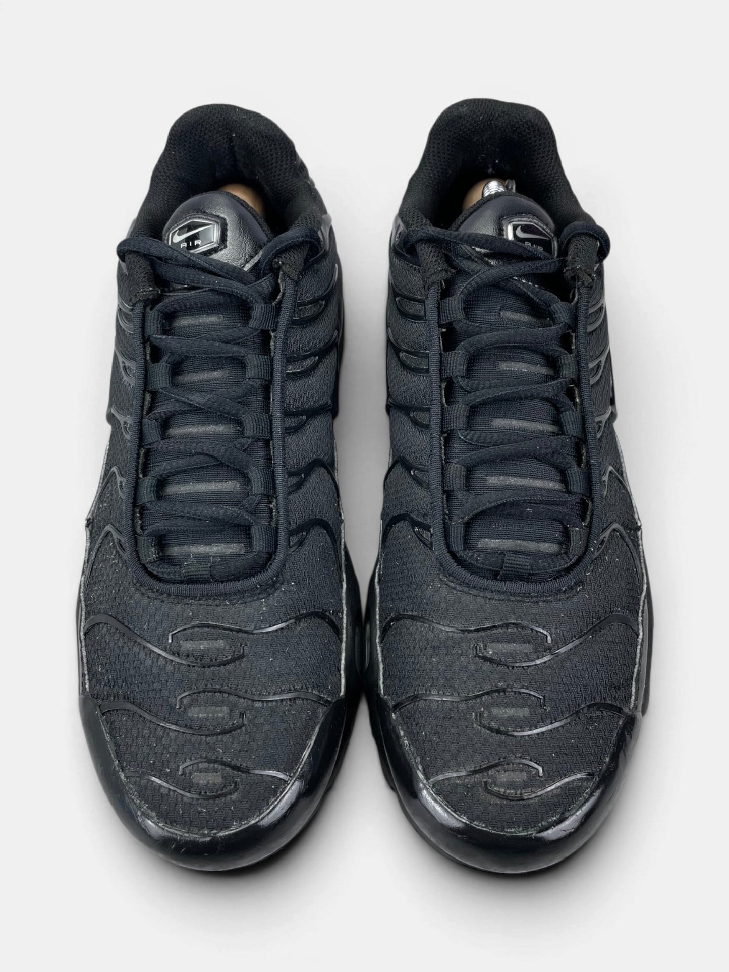 Nike Air Max Plus Triple Black — buty sportowe męskie w bardzo dobrym stanie rozmiar 41, widok z góry
