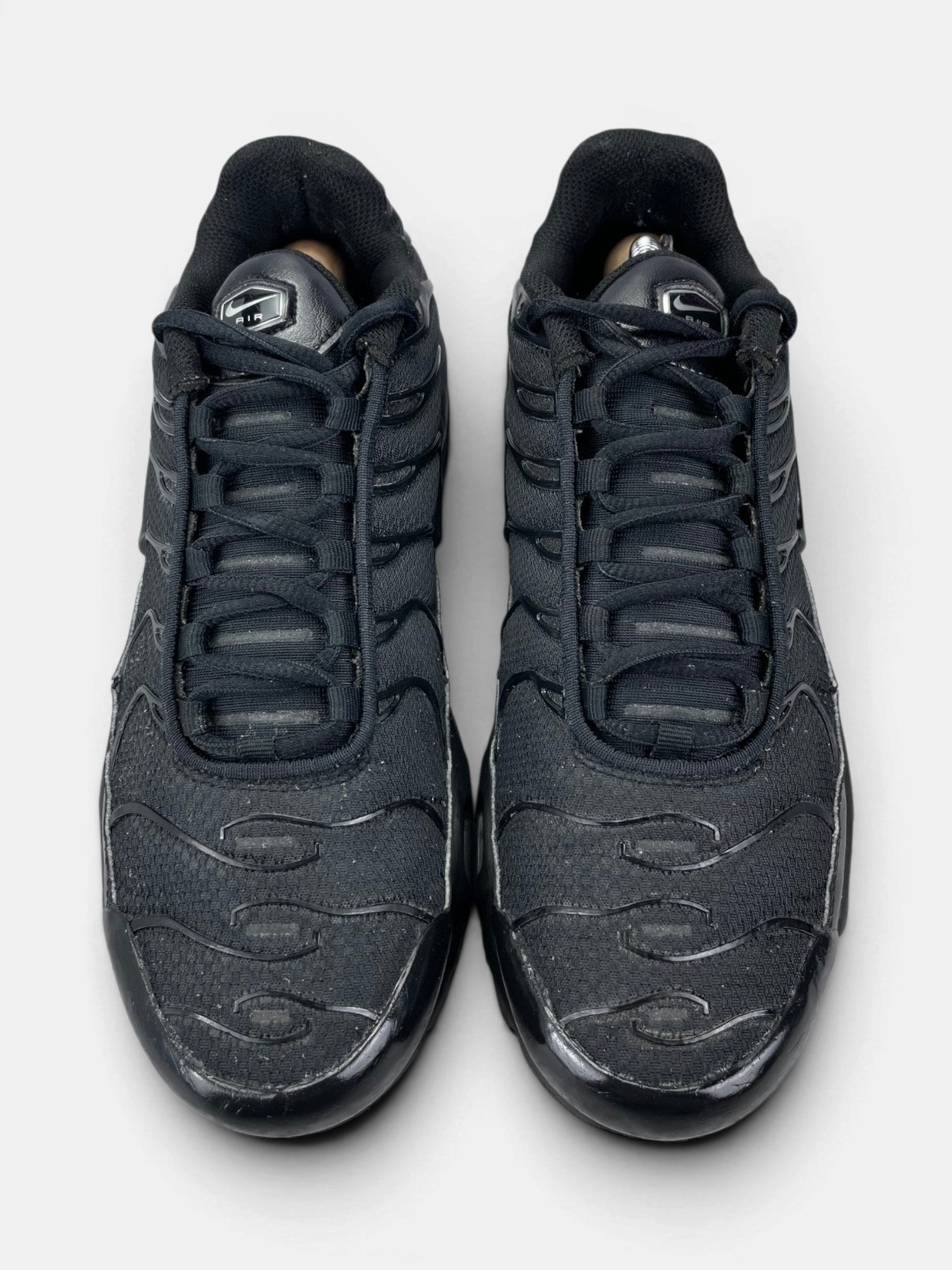 Nike Air Max Plus Triple Black — buty sportowe męskie w bardzo dobrym stanie rozmiar 41, widok z góry