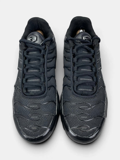 Nike Air Max Plus Triple Black — buty sportowe męskie w bardzo dobrym stanie rozmiar 41, widok z góry