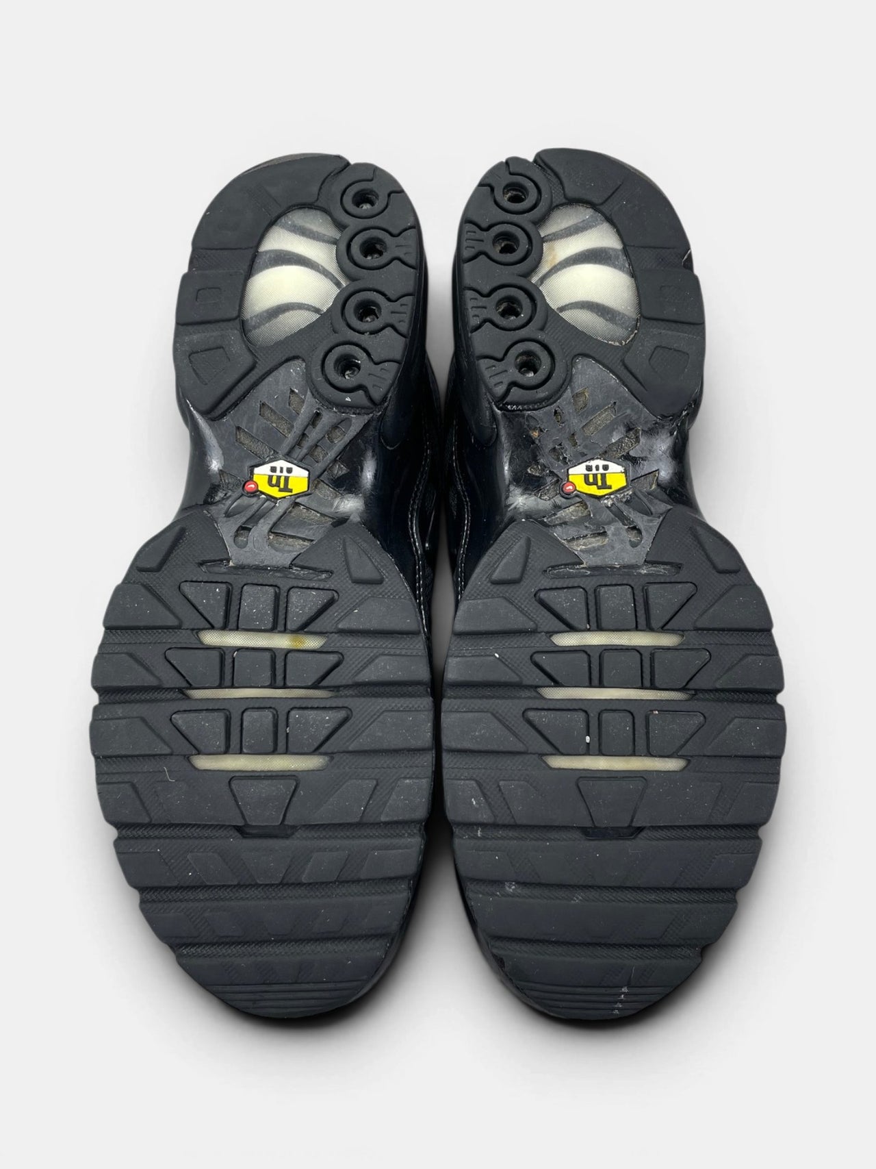 Nike Air Max Plus Triple Black — buty sportowe męskie w bardzo dobrym stanie rozmiar 41, podeszwa