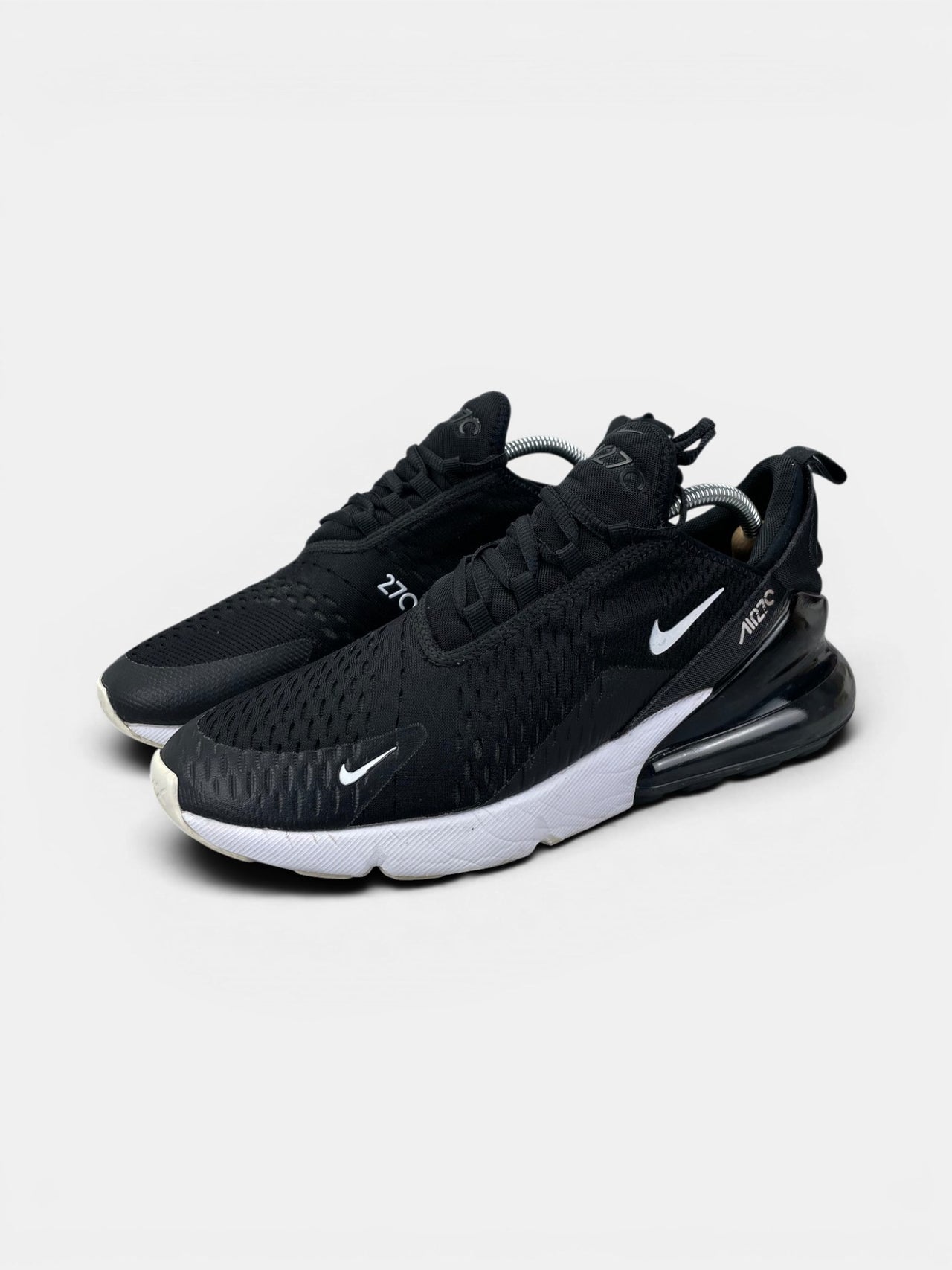 Nike Air Max 270 Black White — buty sportowe męskie w bardzo dobrym stanie rozmiar 43, widok z boku