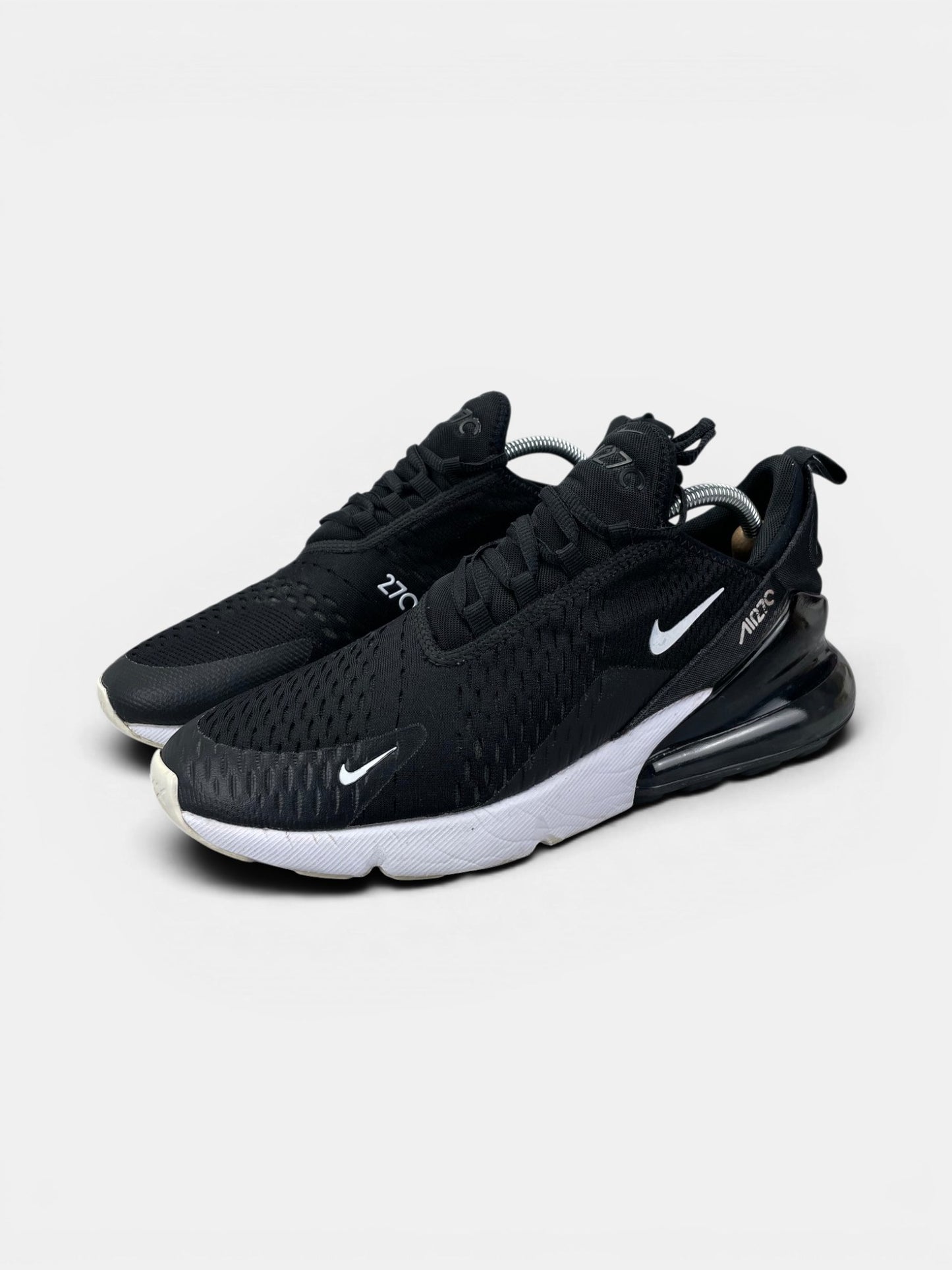 Nike Air Max 270 Black White — buty sportowe męskie w bardzo dobrym stanie rozmiar 43, widok z boku