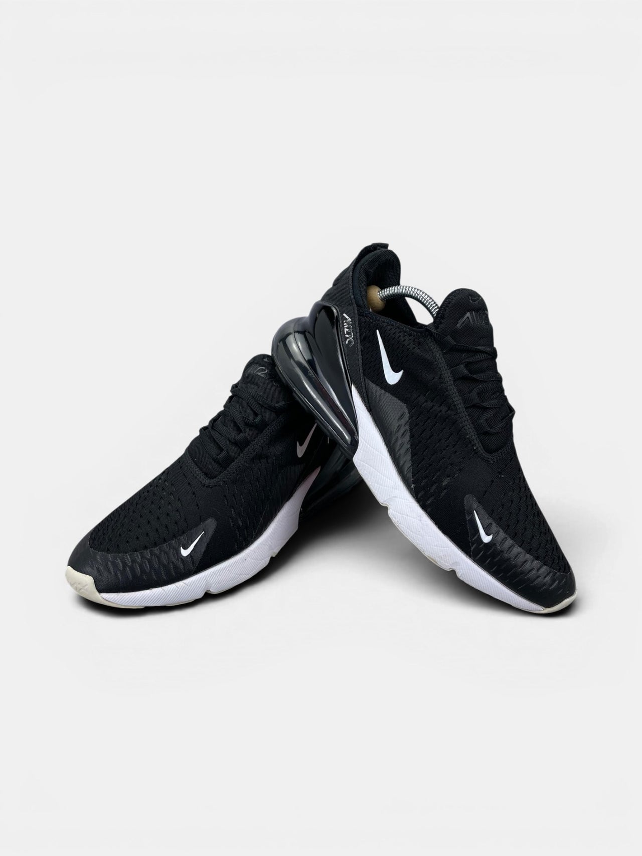 Nike Air Max 270 Black White — buty sportowe męskie w bardzo dobrym stanie rozmiar 43, boczny profil