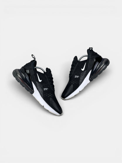 Nike Air Max 270 Black White — buty sportowe męskie w bardzo dobrym stanie rozmiar 43, zewnętrzny panel prawego buta