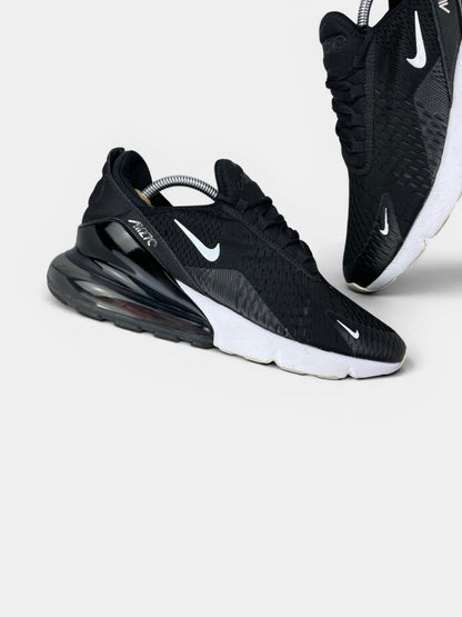 Nike Air Max 270 Black White — buty sportowe męskie w bardzo dobrym stanie rozmiar 43, zewnętrzny panel lewego buta