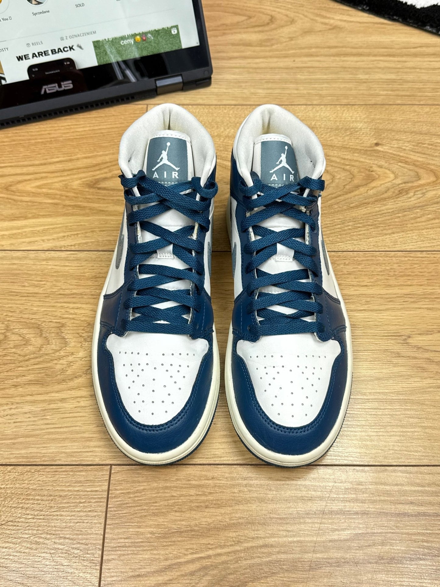 Nike Air Jordan 1 Mid (40)