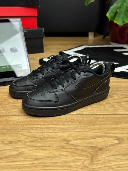 Nike Court Borough (36.5)