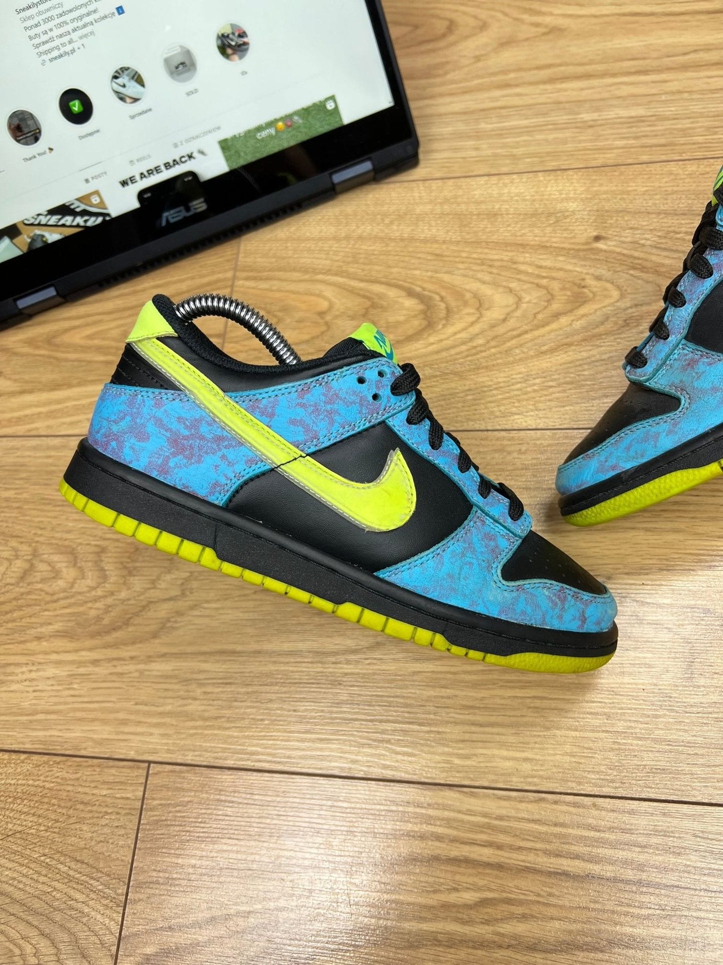 Nike Dunk Low SE Let's Dance — buty sportowe damskie w dobrym stanie rozmiar 37.5, zewnętrzny panel prawego buta