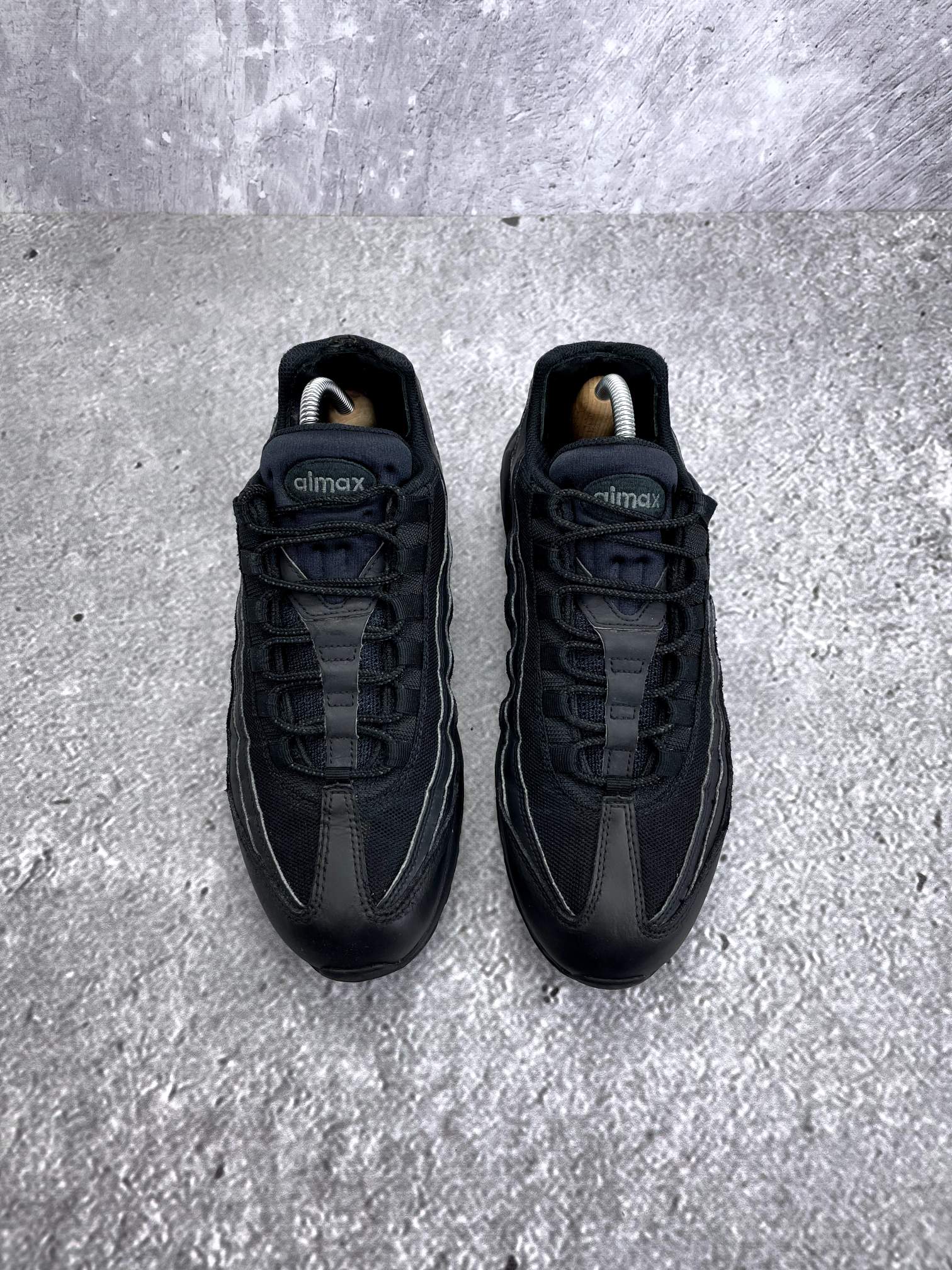Nike Air Max 95 Essential Triple Black — buty sportowe męskie w bardzo dobrym stanie rozmiar 43, widok z góry