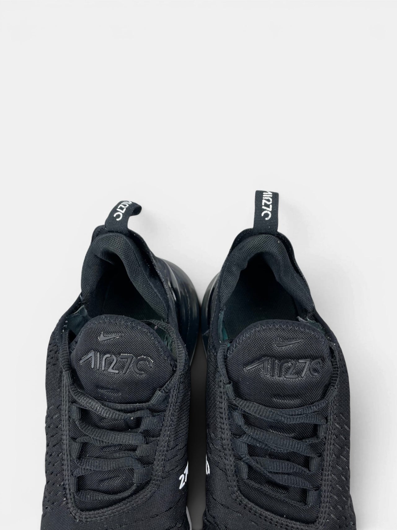 Nike Air Max 270 Black White — buty sportowe męskie w bardzo dobrym stanie rozmiar 43, zapiętki butów