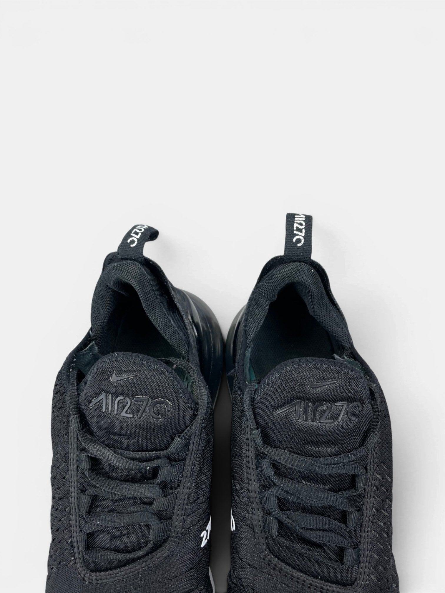 Nike Air Max 270 Black White — buty sportowe męskie w bardzo dobrym stanie rozmiar 43, zapiętki butów