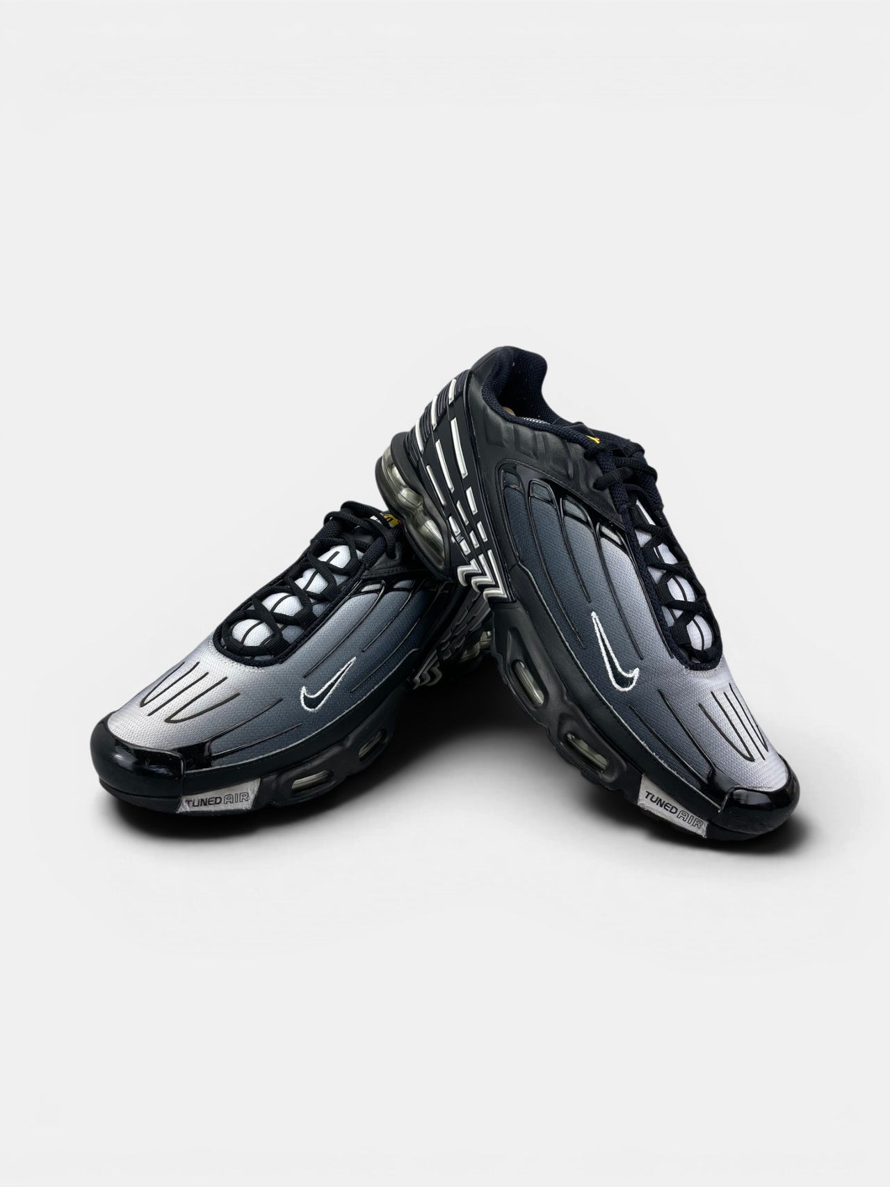 Nike Air Max Plus 3 Black White — buty sportowe męskie w bardzo dobrym stanie rozmiar 46, boczny profil