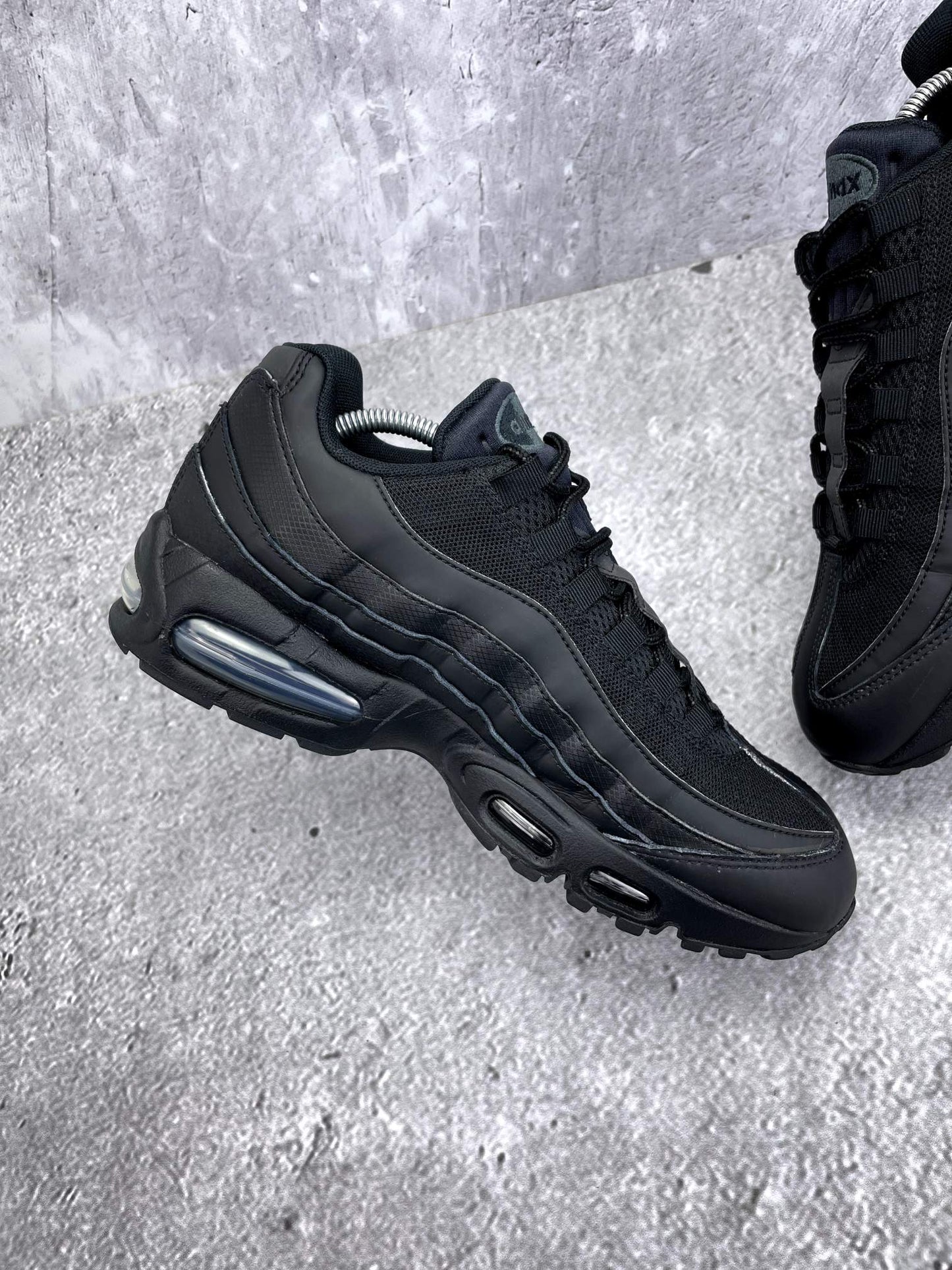 Nike Air Max 95 OG Black — buty sportowe męskie w bardzo dobrym stanie rozmiar 43, wewnętrzny panel lewego buta