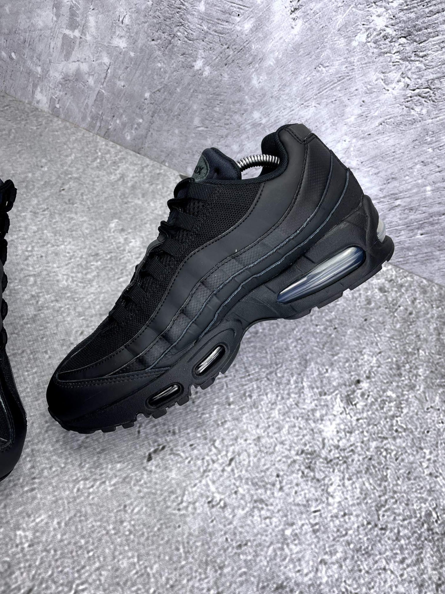 Nike Air Max 95 OG Black — buty sportowe męskie w bardzo dobrym stanie rozmiar 43, wewnętrzny panel prawego buta