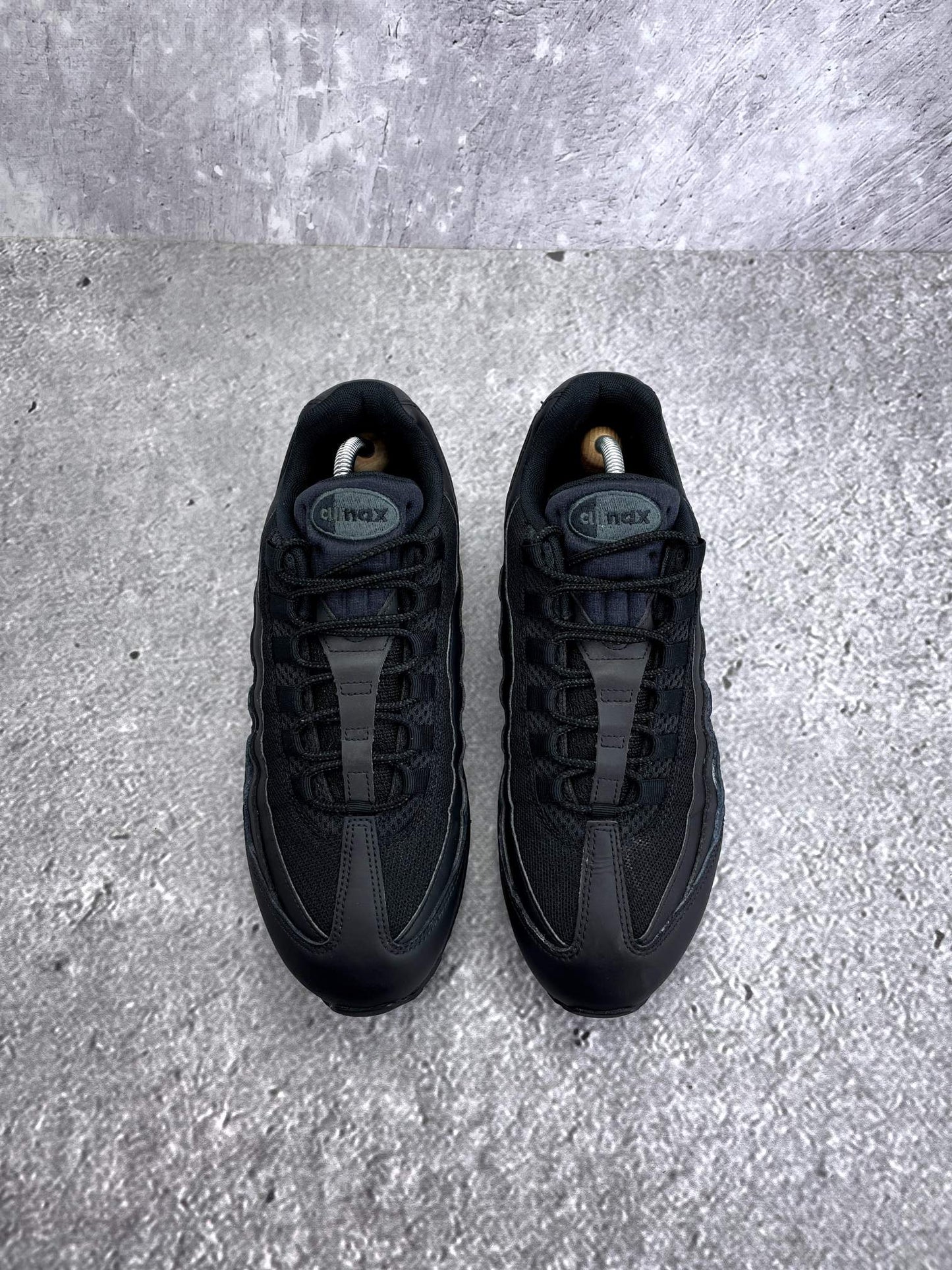 Nike Air Max 95 OG Black — buty sportowe męskie w bardzo dobrym stanie rozmiar 43, widok z góry