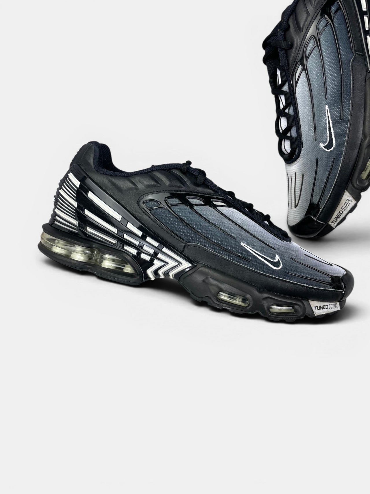 Nike Air Max Plus 3 Black White — buty sportowe męskie w bardzo dobrym stanie rozmiar 46, zewnętrzny panel lewego buta