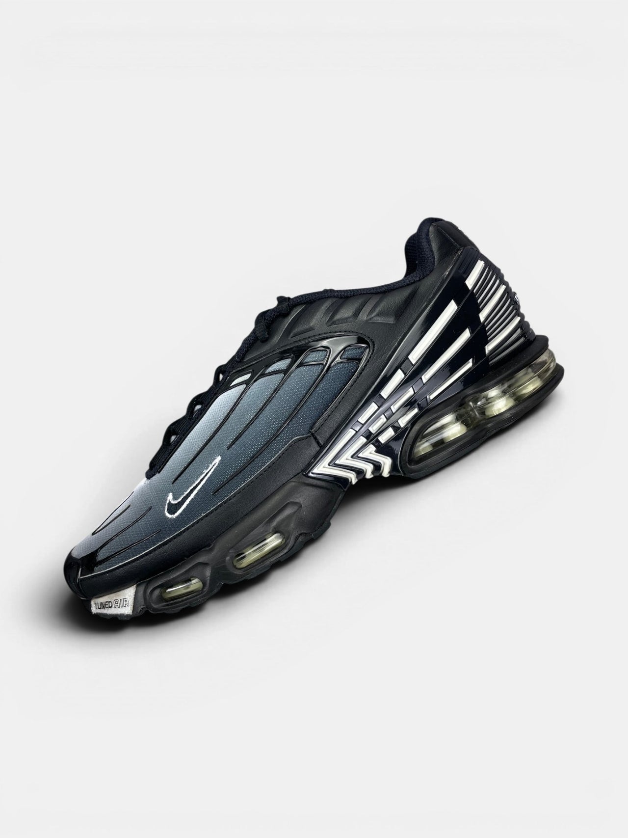Nike Air Max Plus 3 Black White — buty sportowe męskie w bardzo dobrym stanie rozmiar 46, widok z góry na wewnętrzną stronę butów