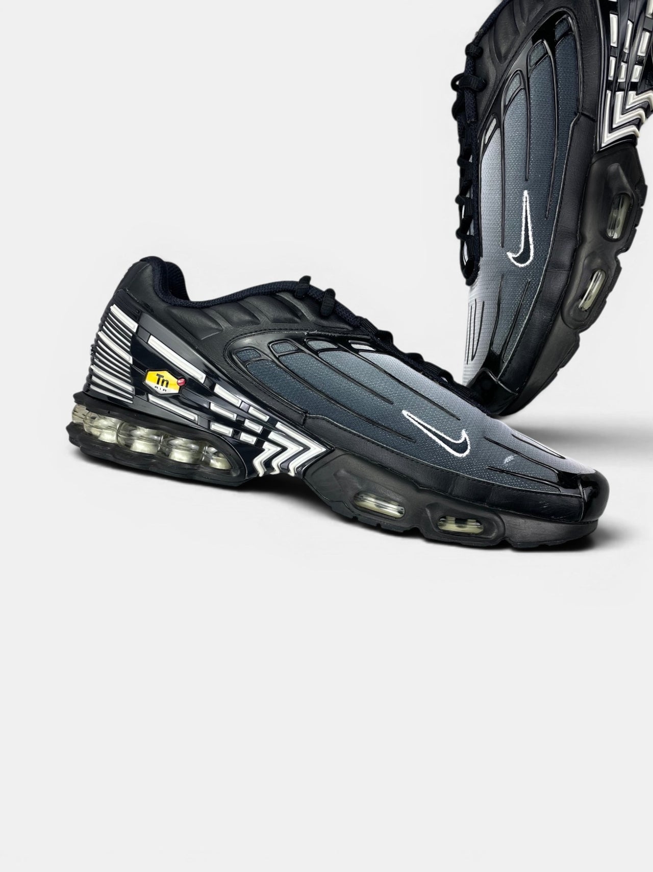 Nike Air Max Plus 3 Black White — buty sportowe męskie w bardzo dobrym stanie rozmiar 46, wewnętrzny panel lewego buta