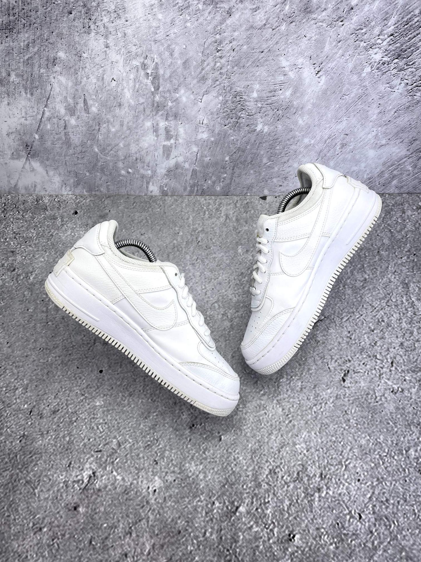Nike Air Force 1 Shadow Triple White — buty sportowe damskie w bardzo dobrym stanie rozmiar 38.5, widok z góry na wewnętrzną stronę butów