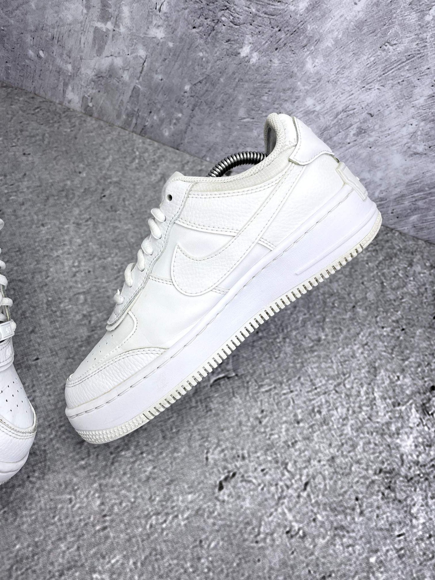 Nike Air Force 1 Shadow Triple White — buty sportowe damskie w bardzo dobrym stanie rozmiar 38.5, wewnętrzny panel prawego buta