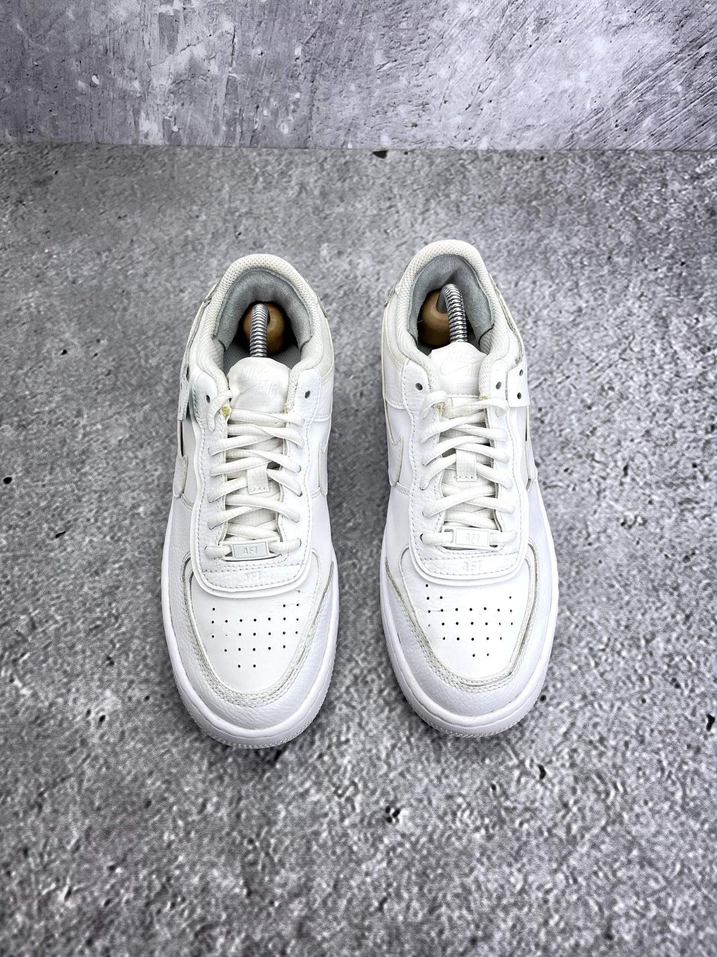 Nike Air Force 1 Shadow Triple White — buty sportowe damskie w bardzo dobrym stanie rozmiar 38.5, widok z tyłu