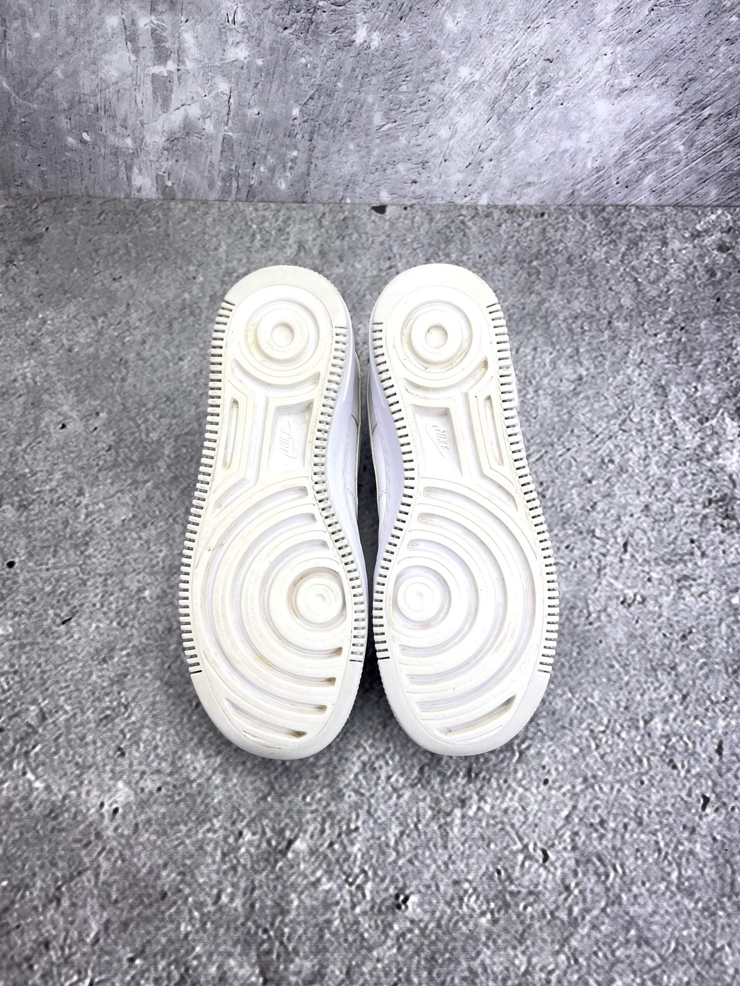 Nike Air Force 1 Shadow Triple White — buty sportowe damskie w bardzo dobrym stanie rozmiar 38.5, podeszwa