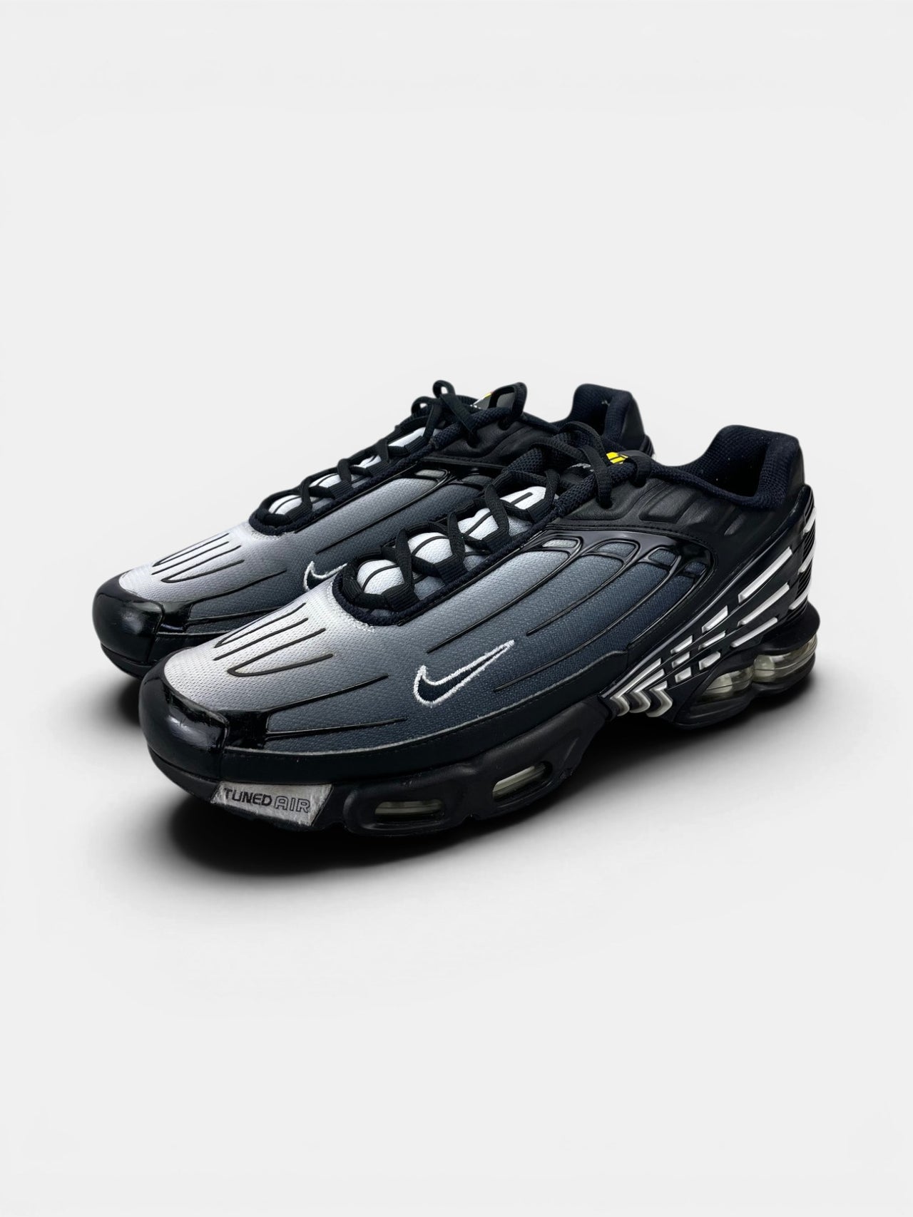 Nike Air Max Plus 3 Black White — buty sportowe męskie w bardzo dobrym stanie rozmiar 46, widok z boku