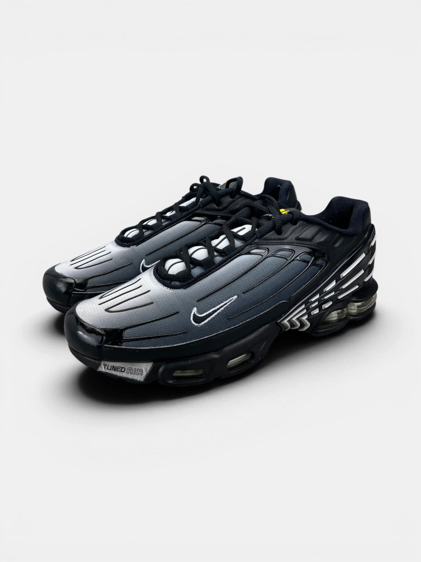 Nike Air Max Plus 3 Black White — buty sportowe męskie w bardzo dobrym stanie rozmiar 46, widok z boku