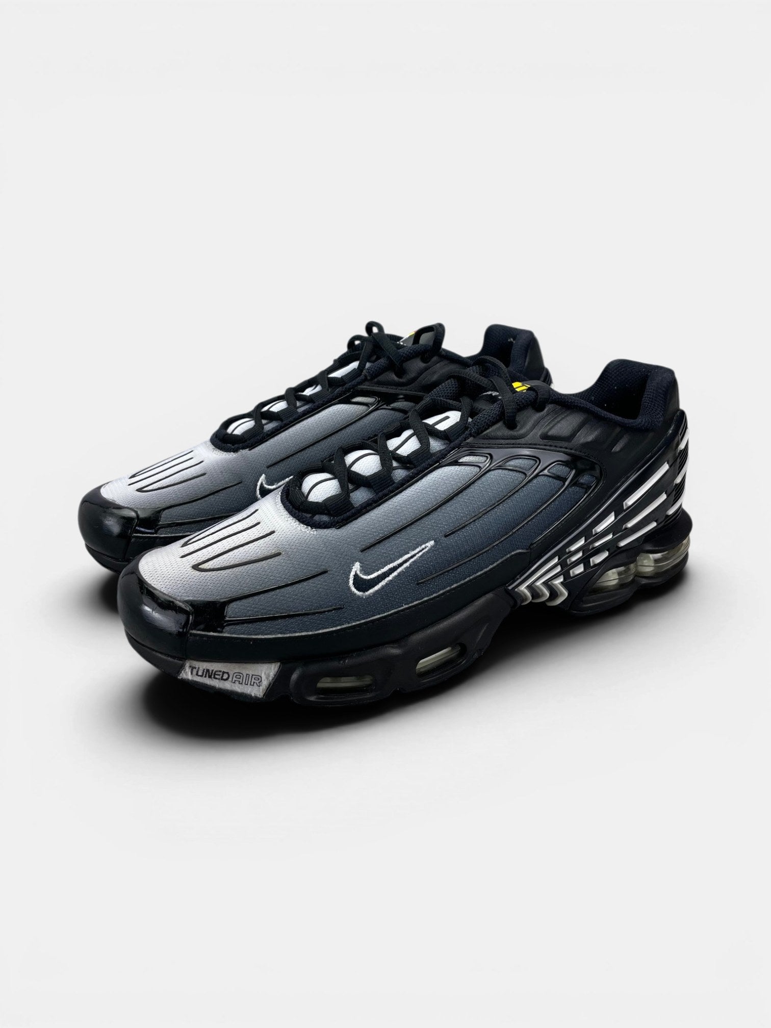 Nike Air Max Plus 3 Black White — buty sportowe męskie w bardzo dobrym stanie rozmiar 46, widok z boku