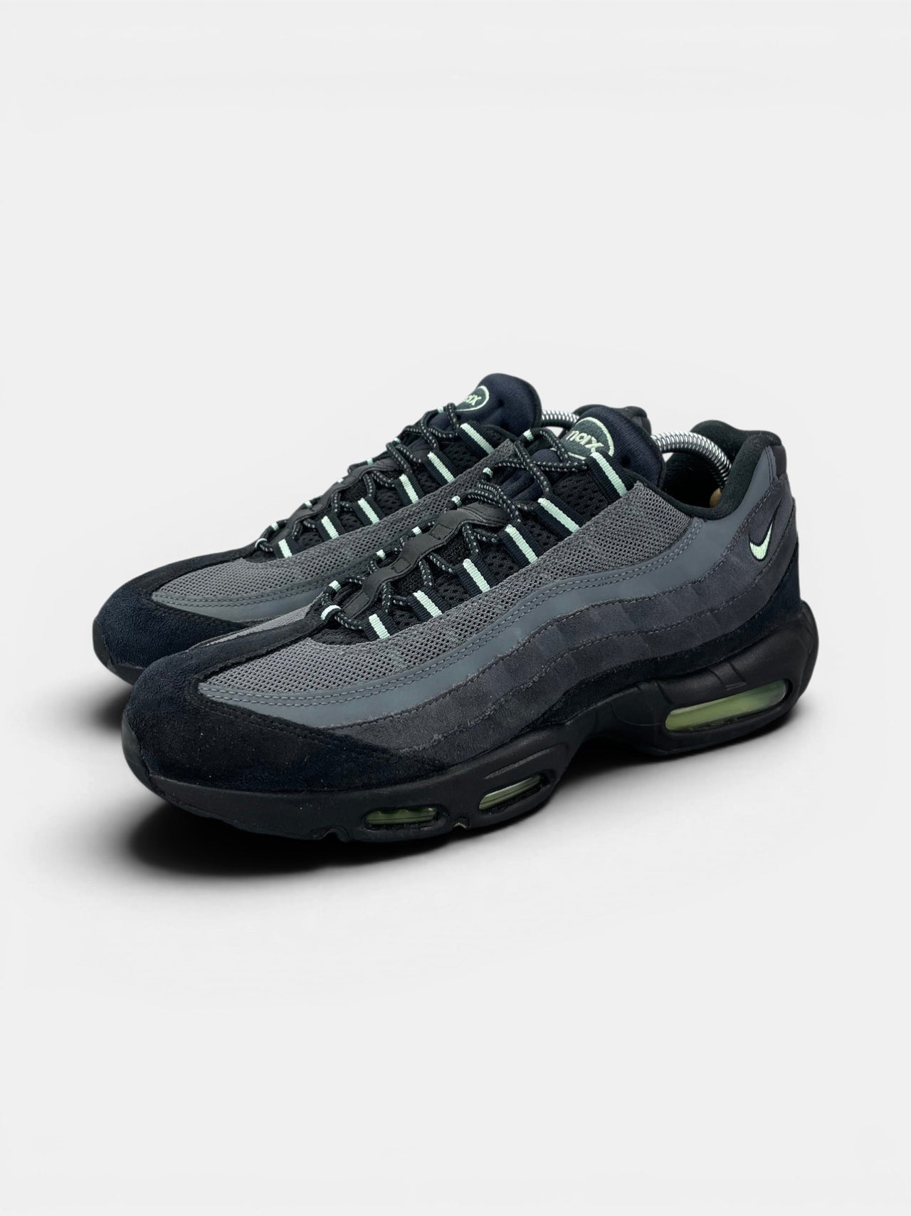 Nike Air Max 95 Vapor Green — buty sportowe męskie w bardzo dobrym stanie rozmiar 44, widok z boku