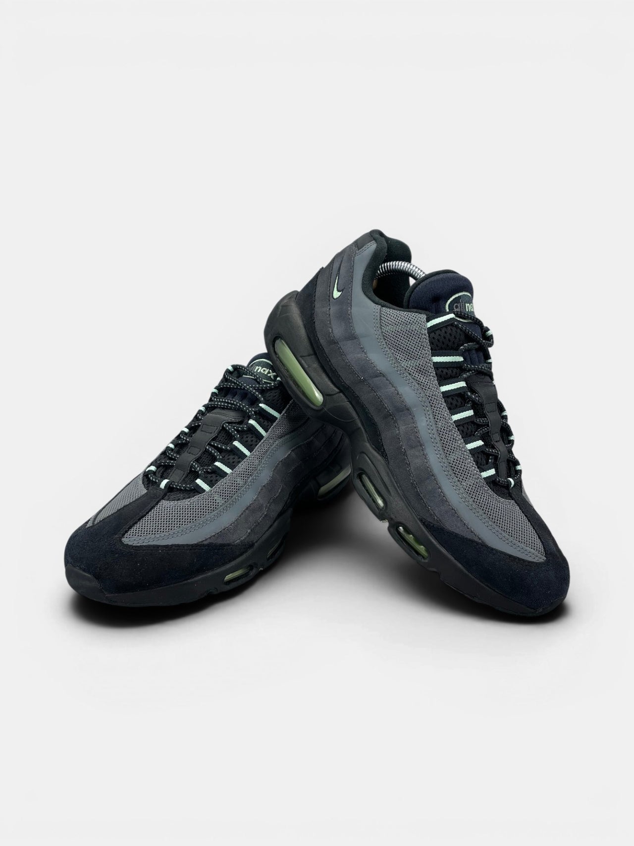 Nike Air Max 95 Vapor Green — buty sportowe męskie w bardzo dobrym stanie rozmiar 44, boczny profil