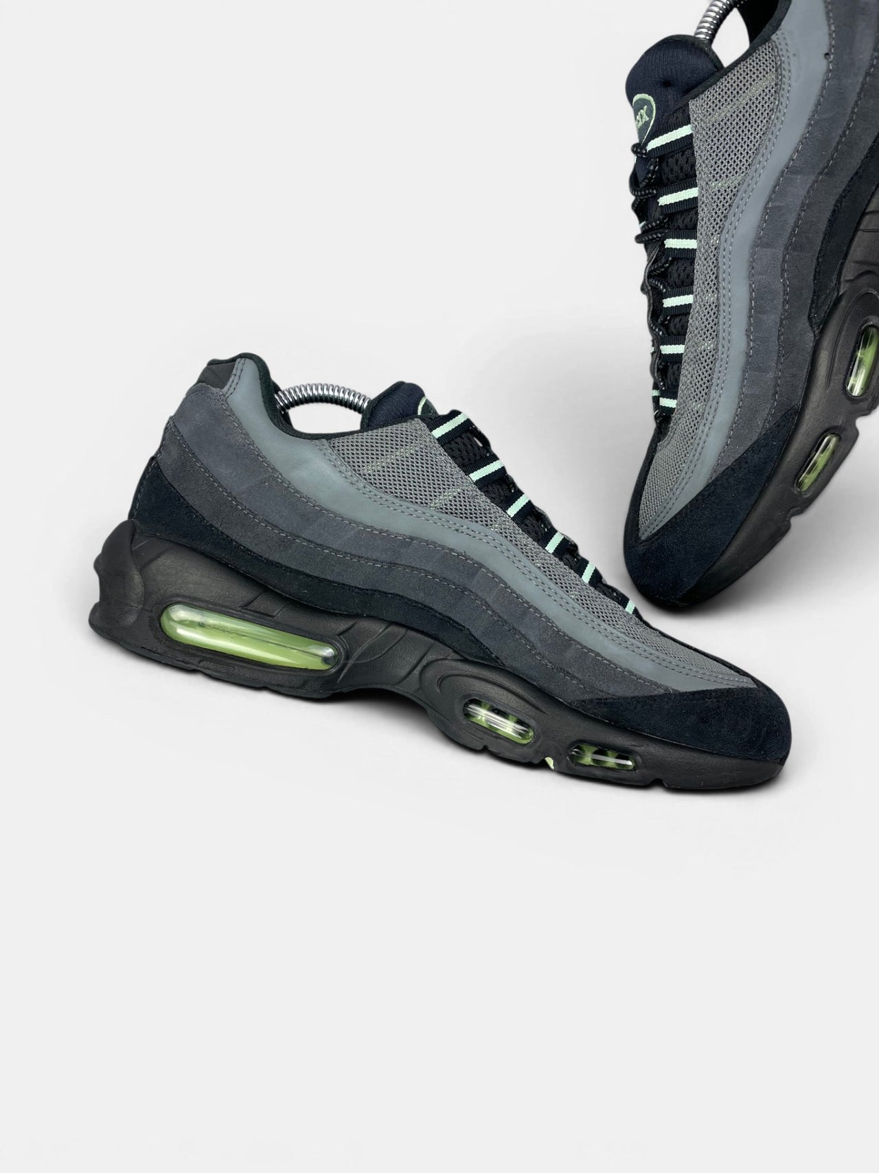 Nike Air Max 95 Vapor Green — buty sportowe męskie w bardzo dobrym stanie rozmiar 44, wewnętrzny panel lewego buta