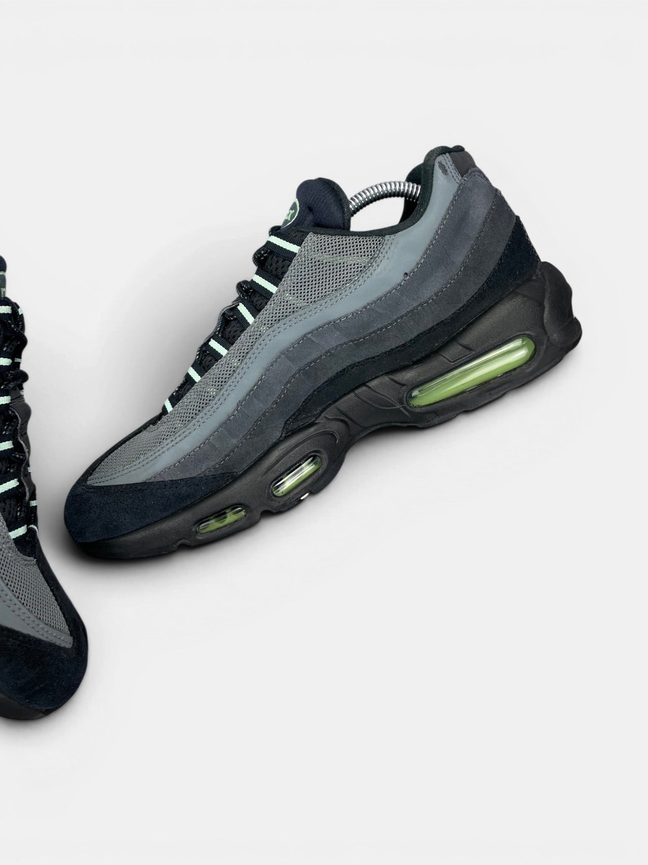 Nike Air Max 95 Vapor Green — buty sportowe męskie w bardzo dobrym stanie rozmiar 44, wewnętrzny panel prawego buta
