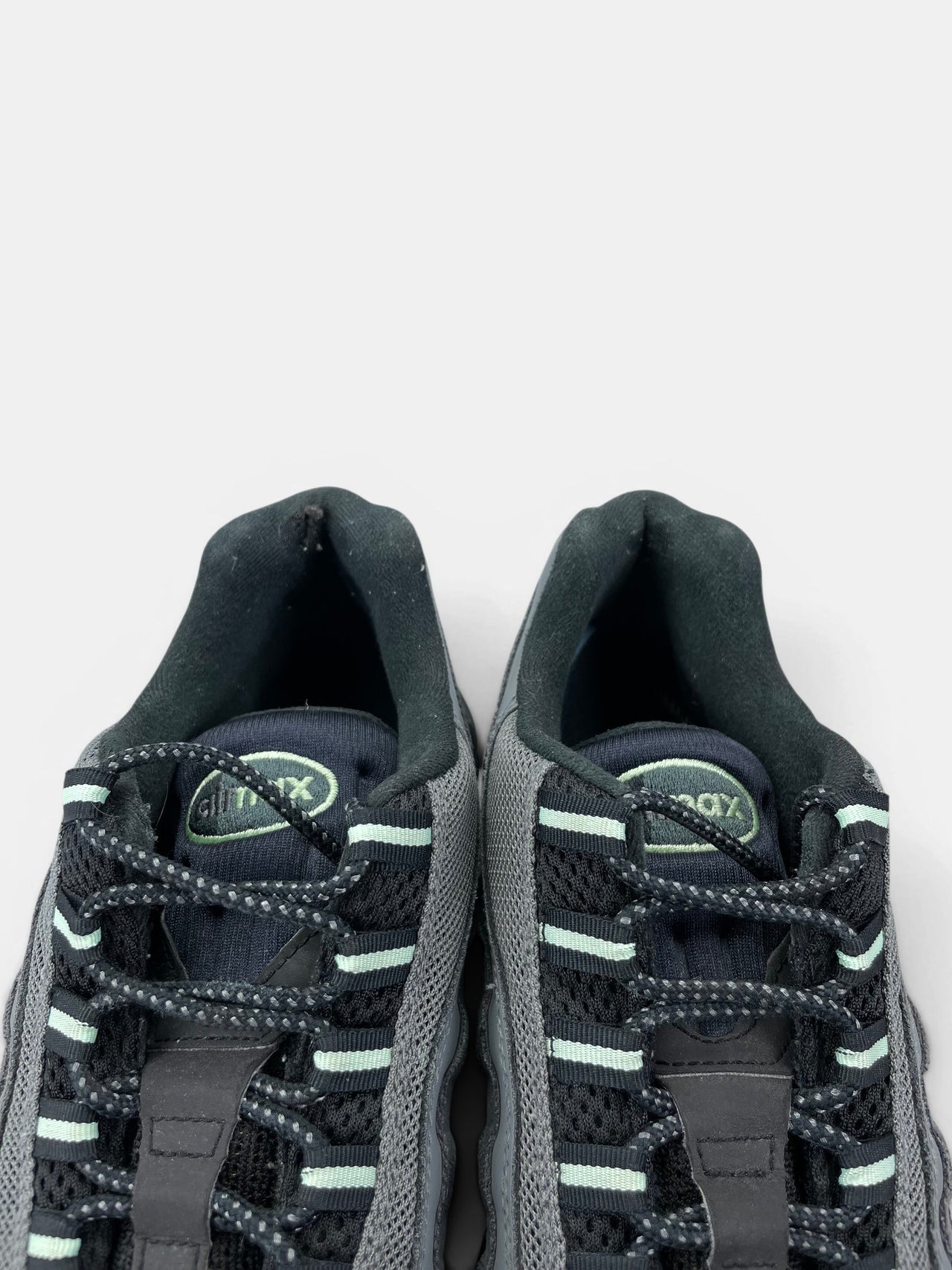 Nike Air Max 95 Vapor Green — buty sportowe męskie w bardzo dobrym stanie rozmiar 44, zapiętki butów