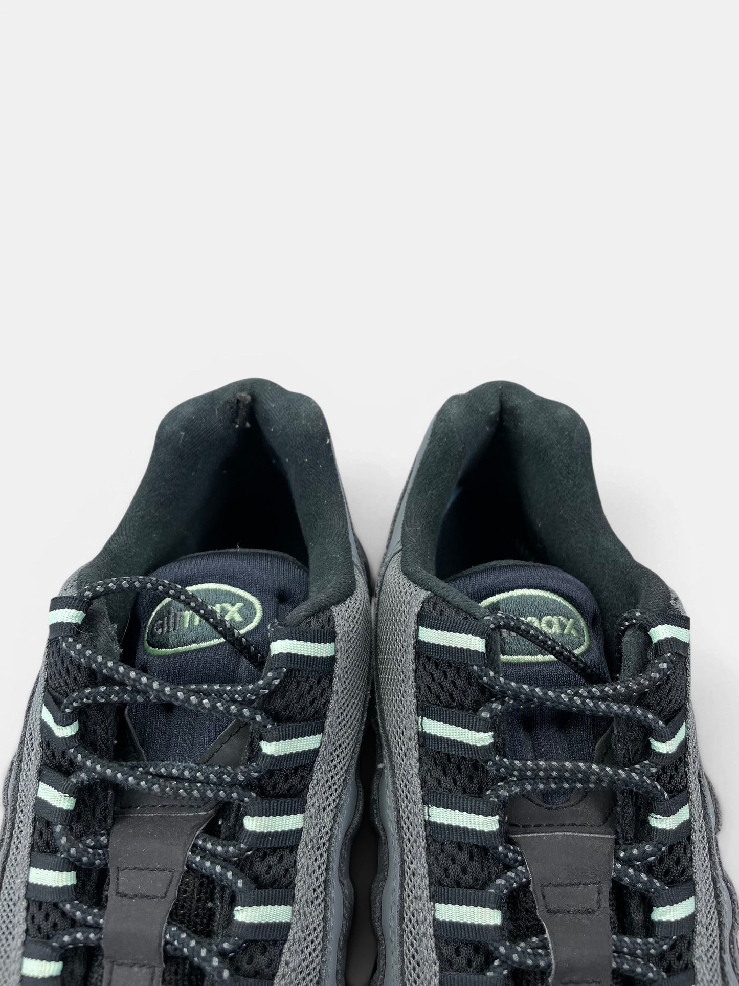 Nike Air Max 95 Vapor Green — buty sportowe męskie w bardzo dobrym stanie rozmiar 44, zapiętki butów