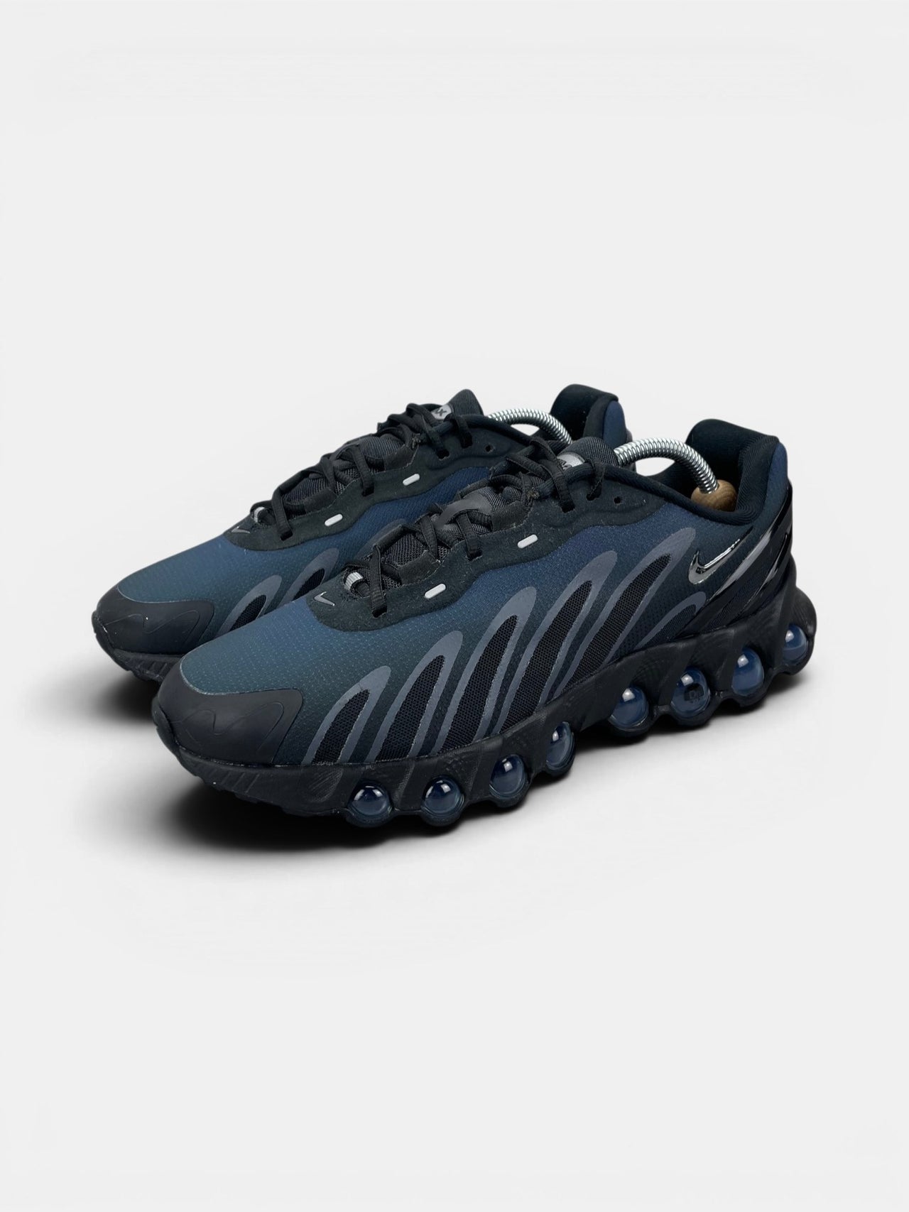 Nike Air Max DN8 Thunder Blue — buty sportowe męskie w bardzo dobrym stanie rozmiar 43, widok z boku