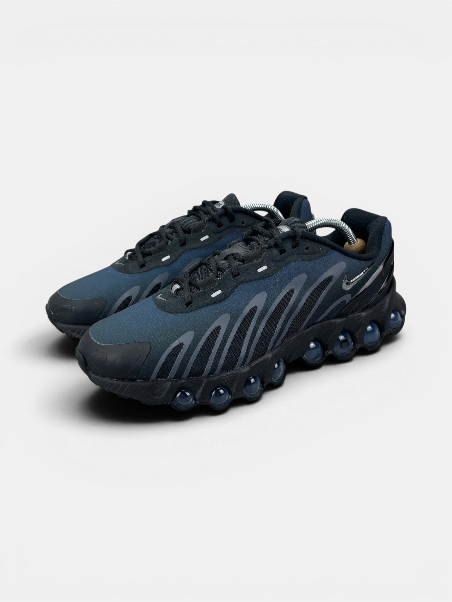Nike Air Max DN8 Thunder Blue — buty sportowe męskie w bardzo dobrym stanie rozmiar 43, widok z boku