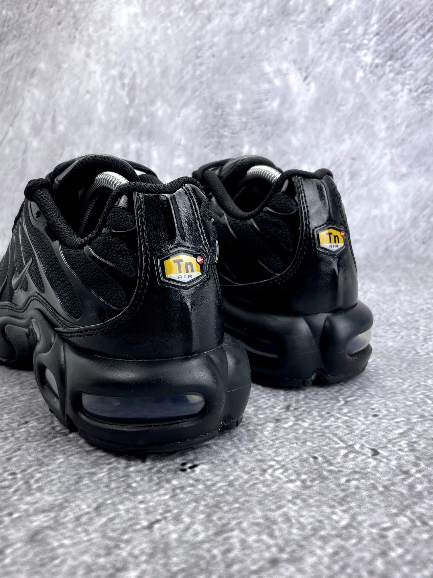 Nike Air Max Plus Triple Black - buty sportowe, widok z góry