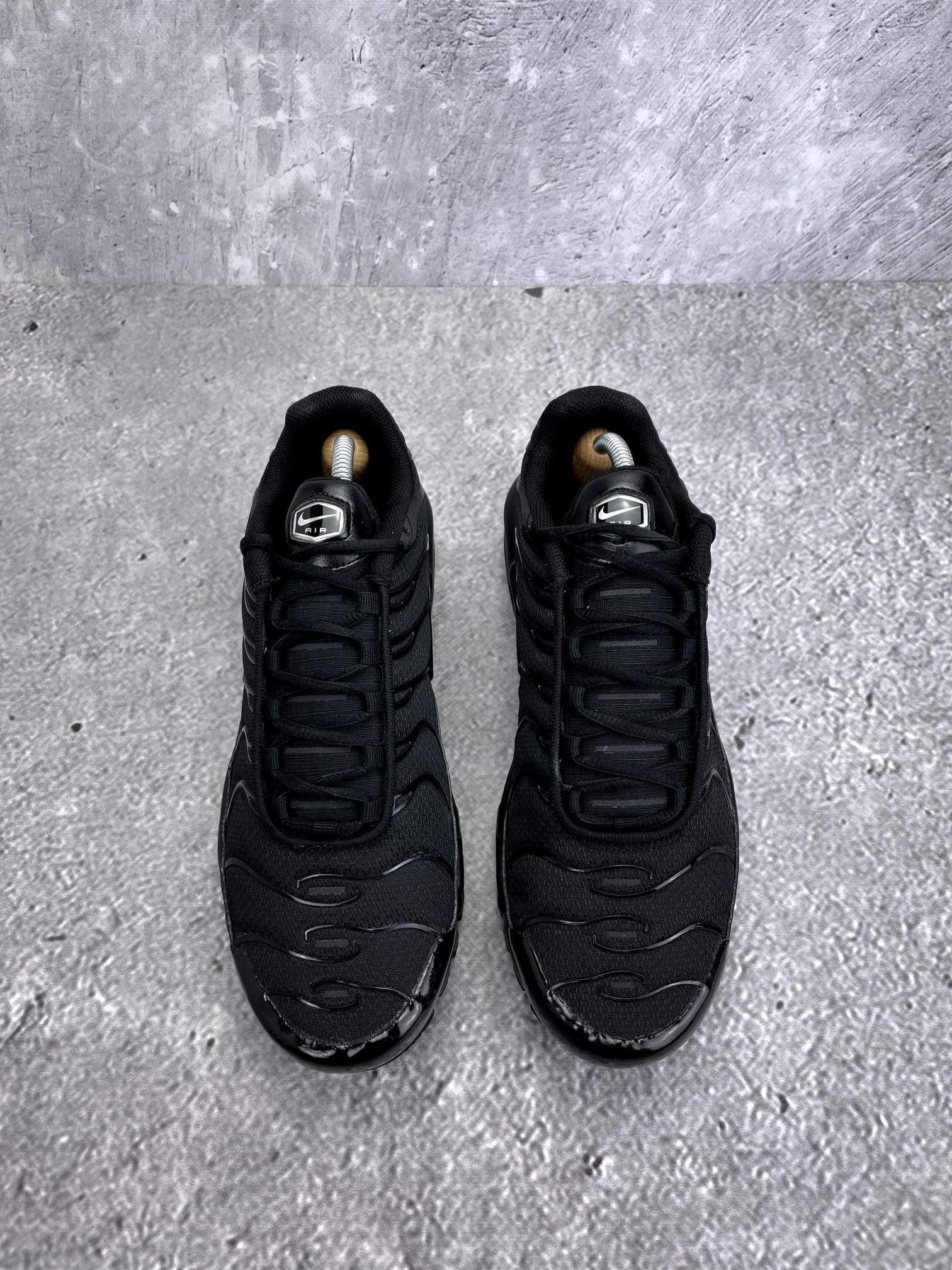 Nike Air Max Plus Triple Black - buty sportowe, widok z tyłu