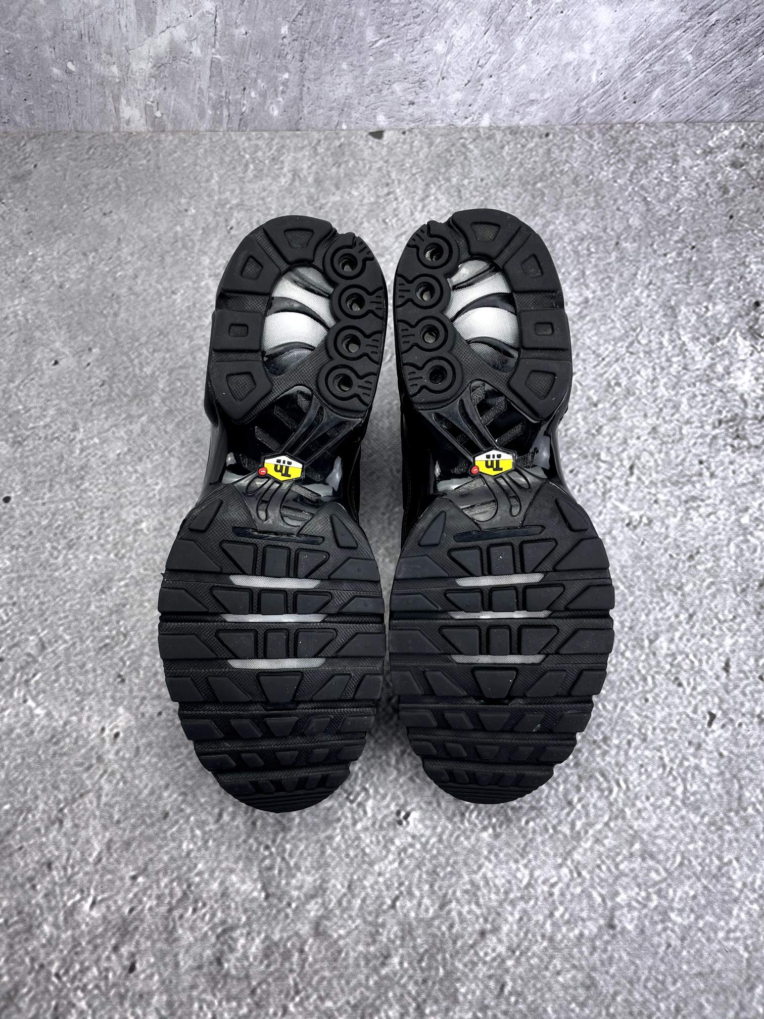Nike Air Max Plus Triple Black - buty sportowe, podeszwa