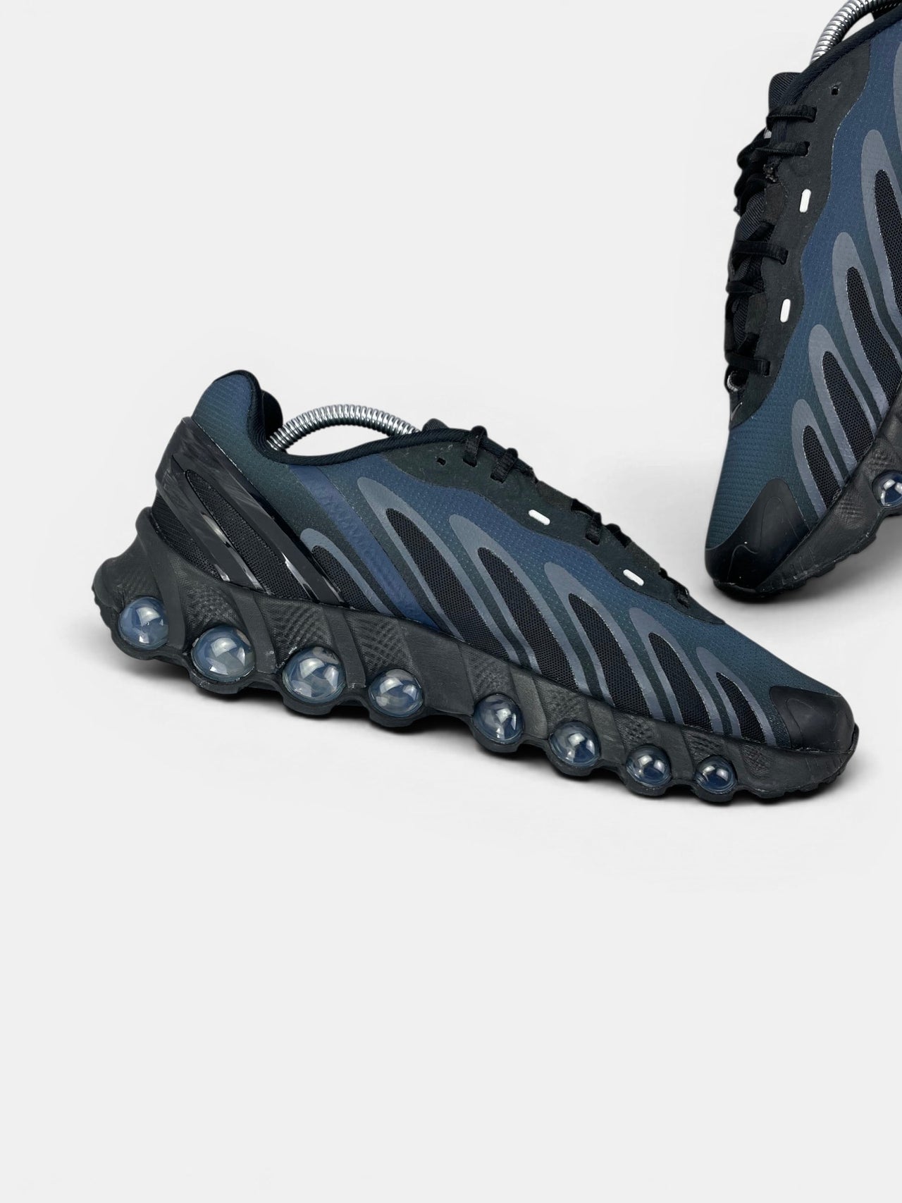 Nike Air Max DN8 Thunder Blue — buty sportowe męskie w bardzo dobrym stanie rozmiar 43, wewnętrzny panel lewego buta