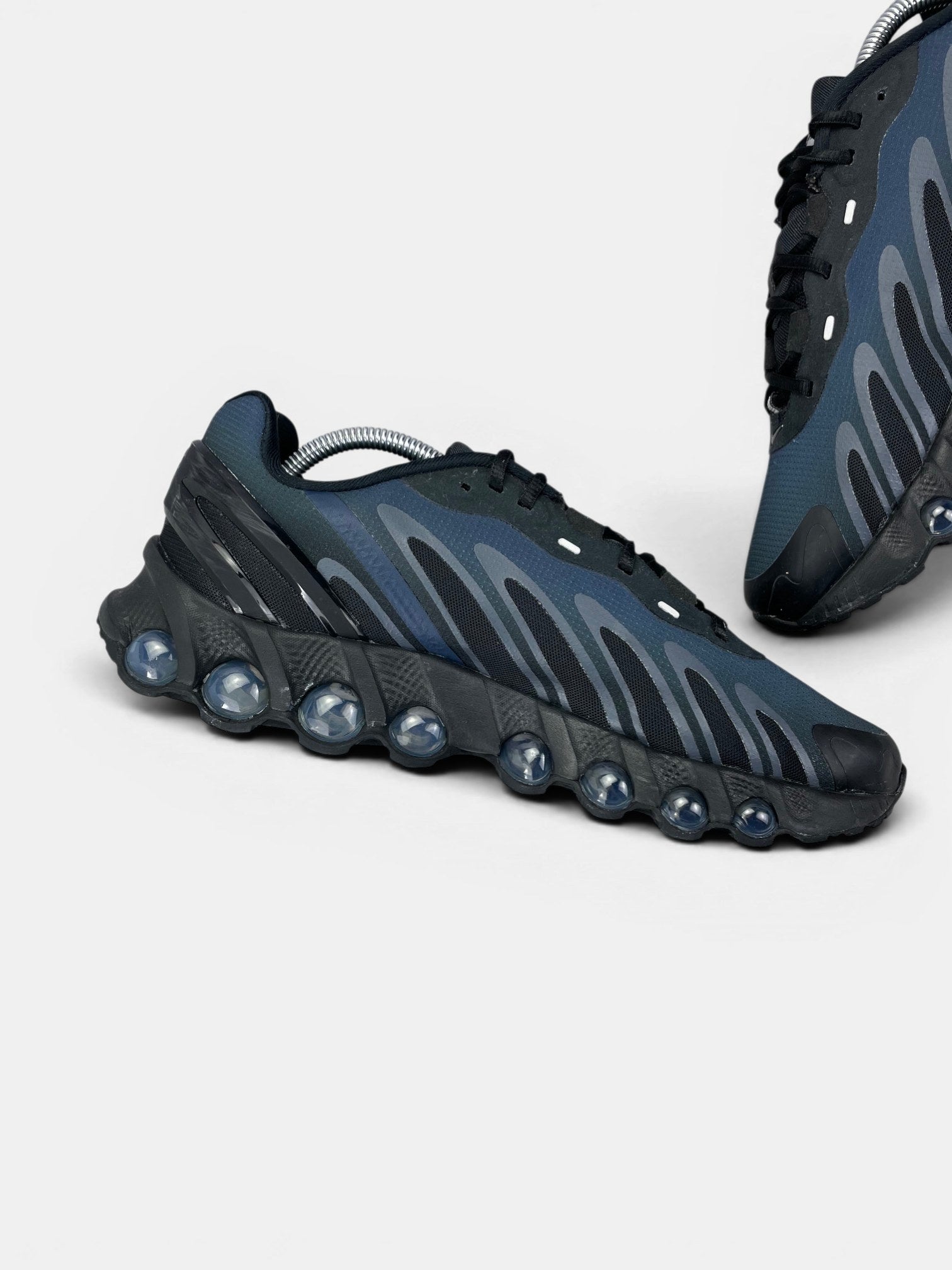 Nike Air Max DN8 Thunder Blue — buty sportowe męskie w bardzo dobrym stanie rozmiar 43, wewnętrzny panel lewego buta