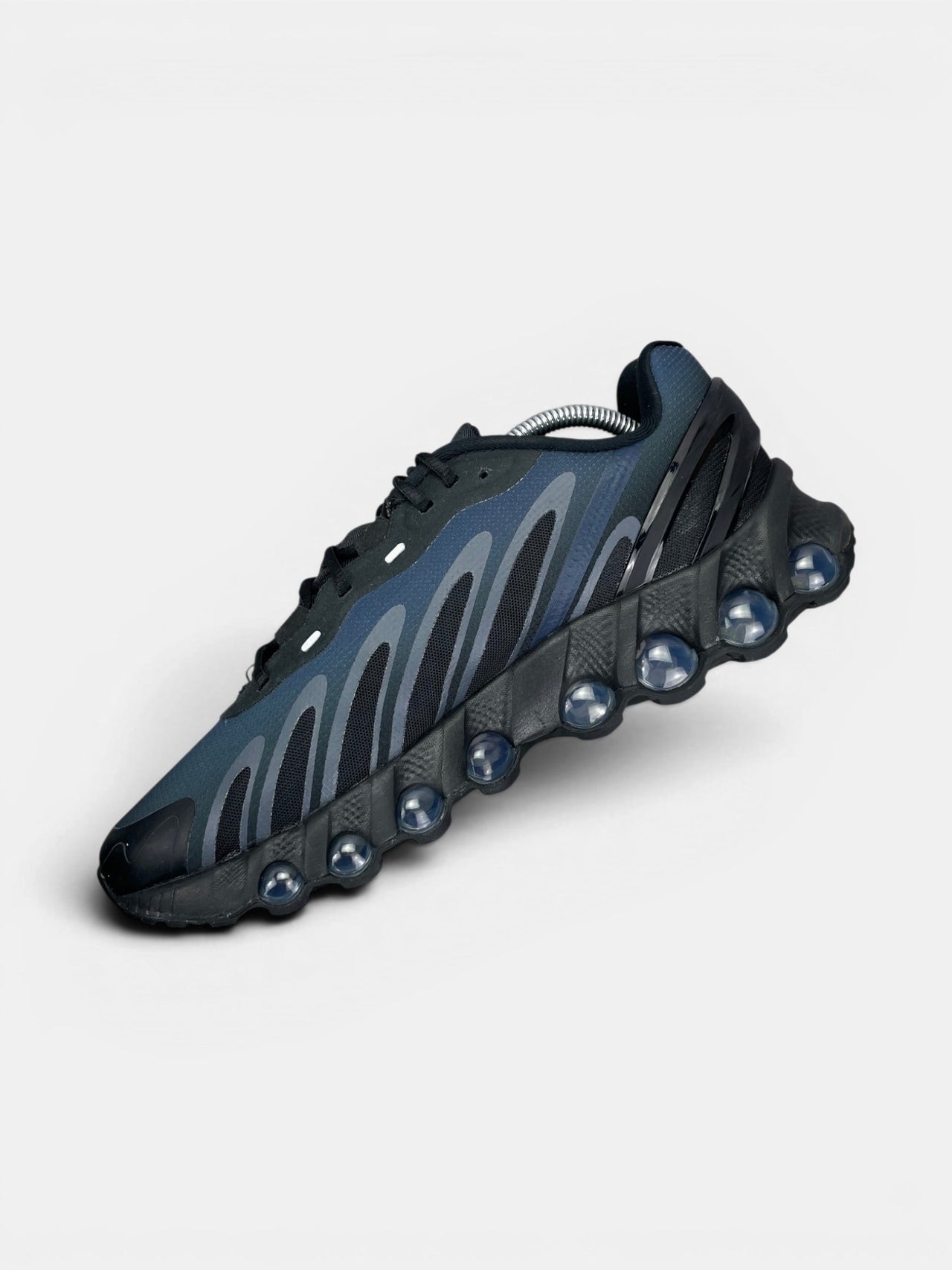 Nike Air Max DN8 Thunder Blue — buty sportowe męskie w bardzo dobrym stanie rozmiar 43, wewnętrzny panel prawego buta