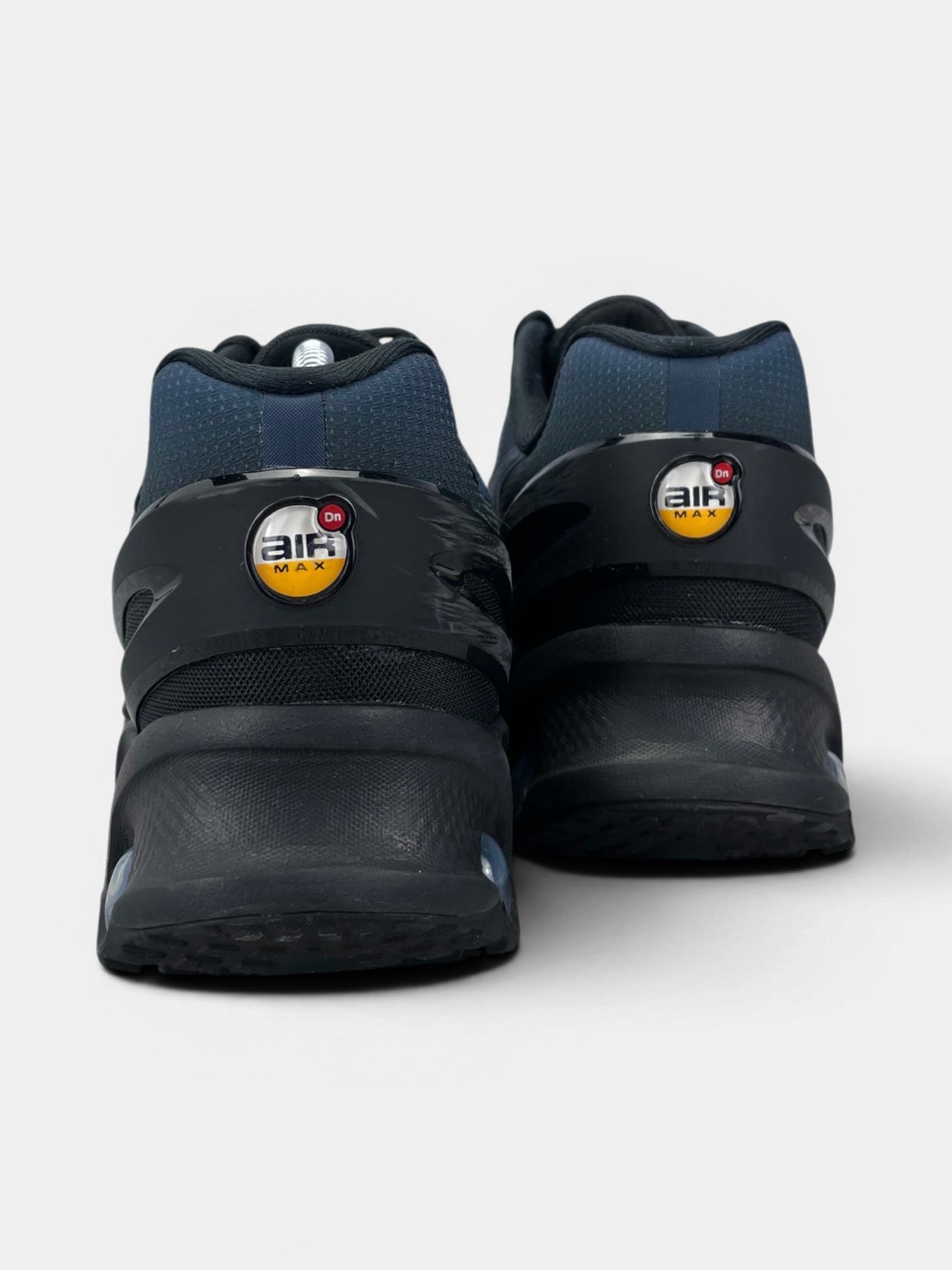 Nike Air Max DN8 Thunder Blue — buty sportowe męskie w bardzo dobrym stanie rozmiar 43, widok z tyłu