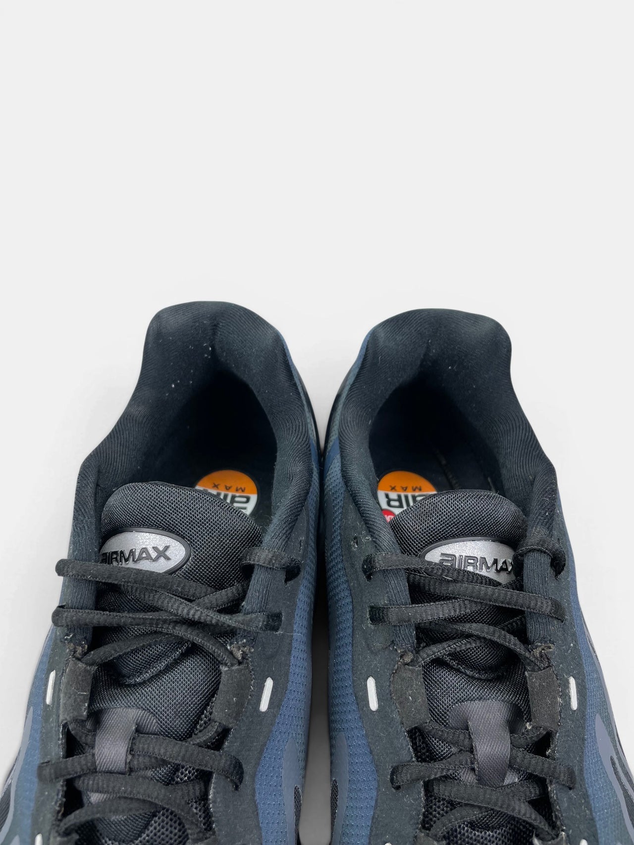 Nike Air Max DN8 Thunder Blue — buty sportowe męskie w bardzo dobrym stanie rozmiar 43, zapiętki butów