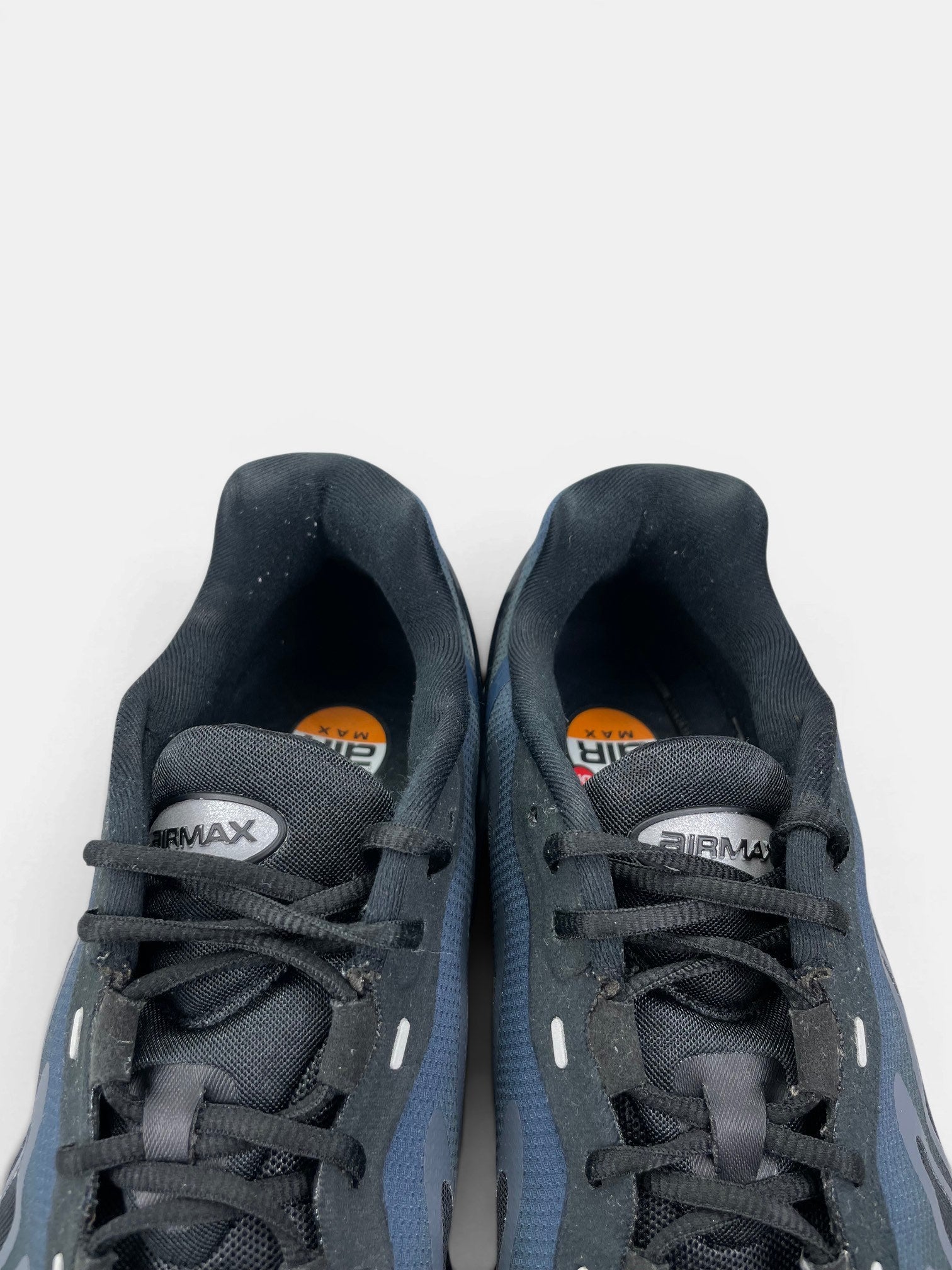 Nike Air Max DN8 Thunder Blue — buty sportowe męskie w bardzo dobrym stanie rozmiar 43, zapiętki butów